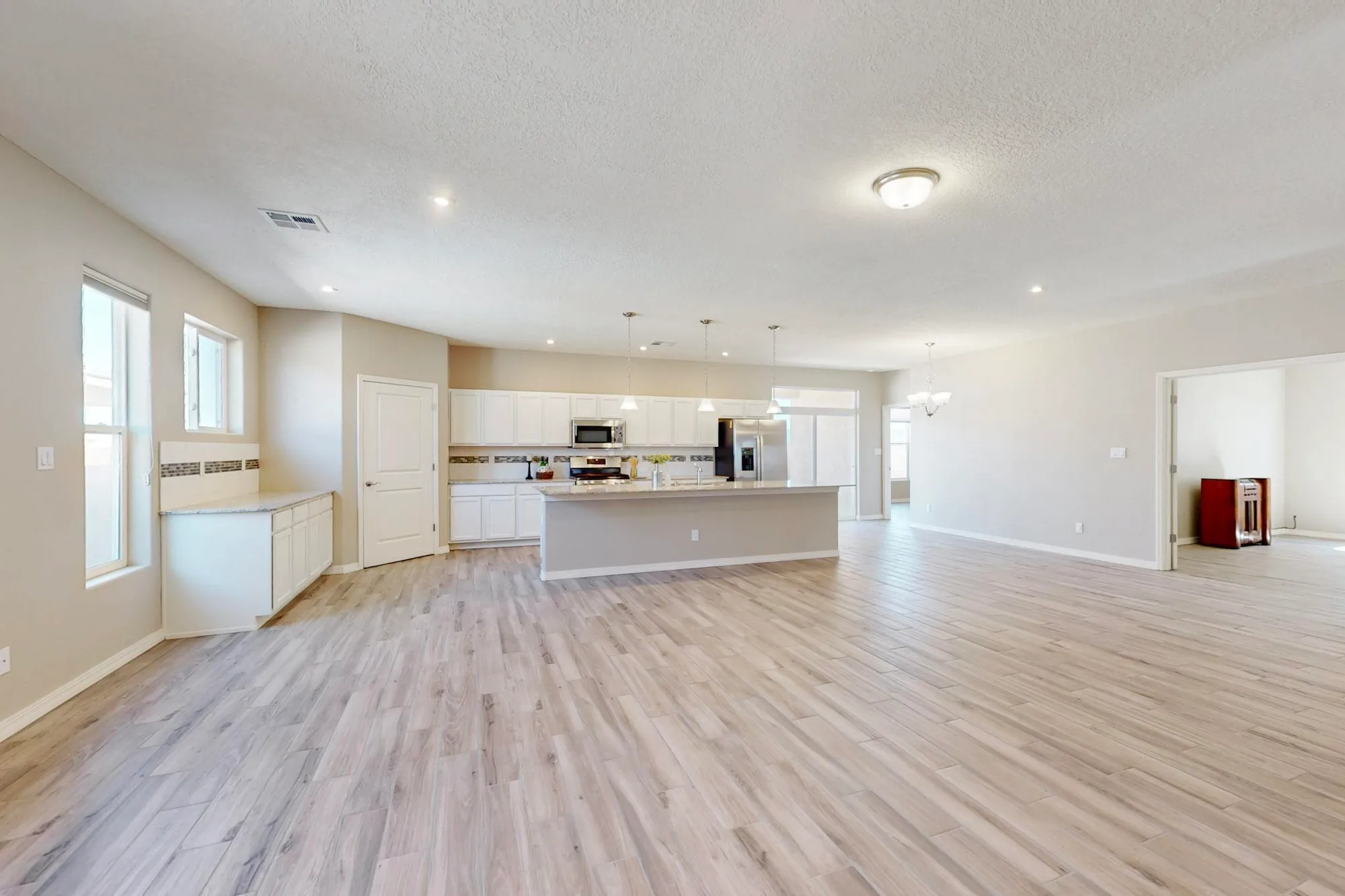 Property Slideshow image 9 of 28 | 440 rio chama cir sw, Los Lunas, NM, 87031