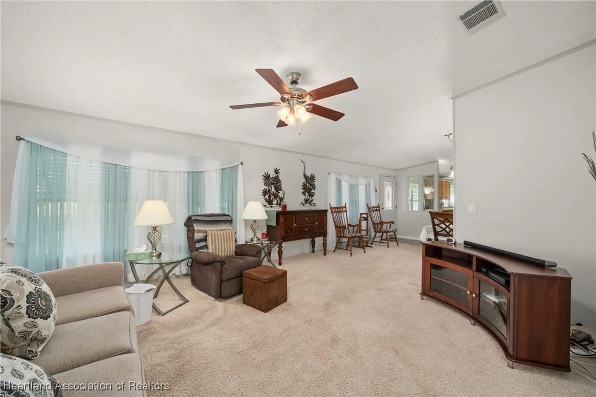 Property Slideshow image 4 of 49 | 2835 s mainsail dr, Avon Park, FL, 33825