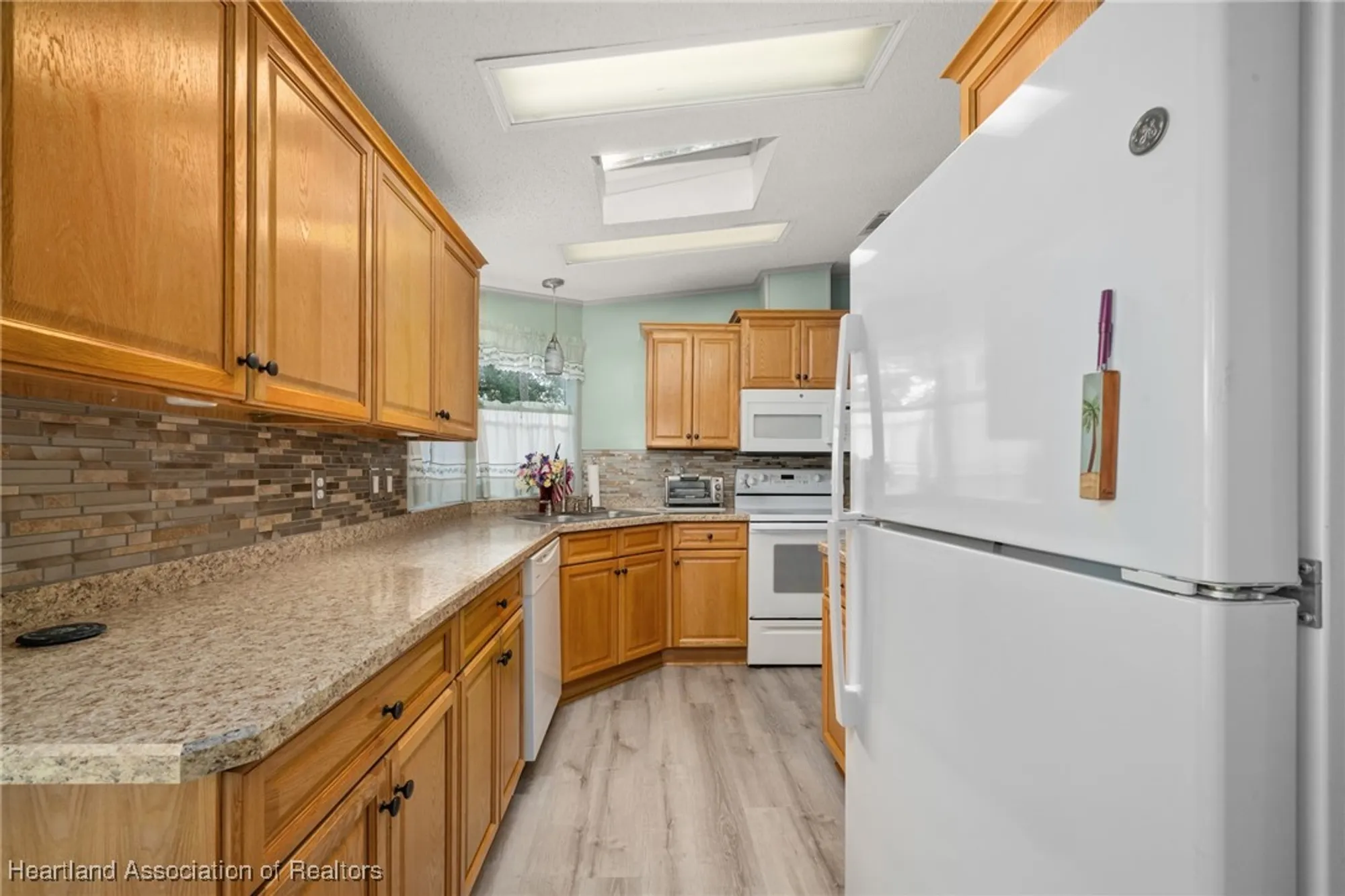 Property Slideshow image 8 of 49 | 2835 s mainsail dr, Avon Park, FL, 33825