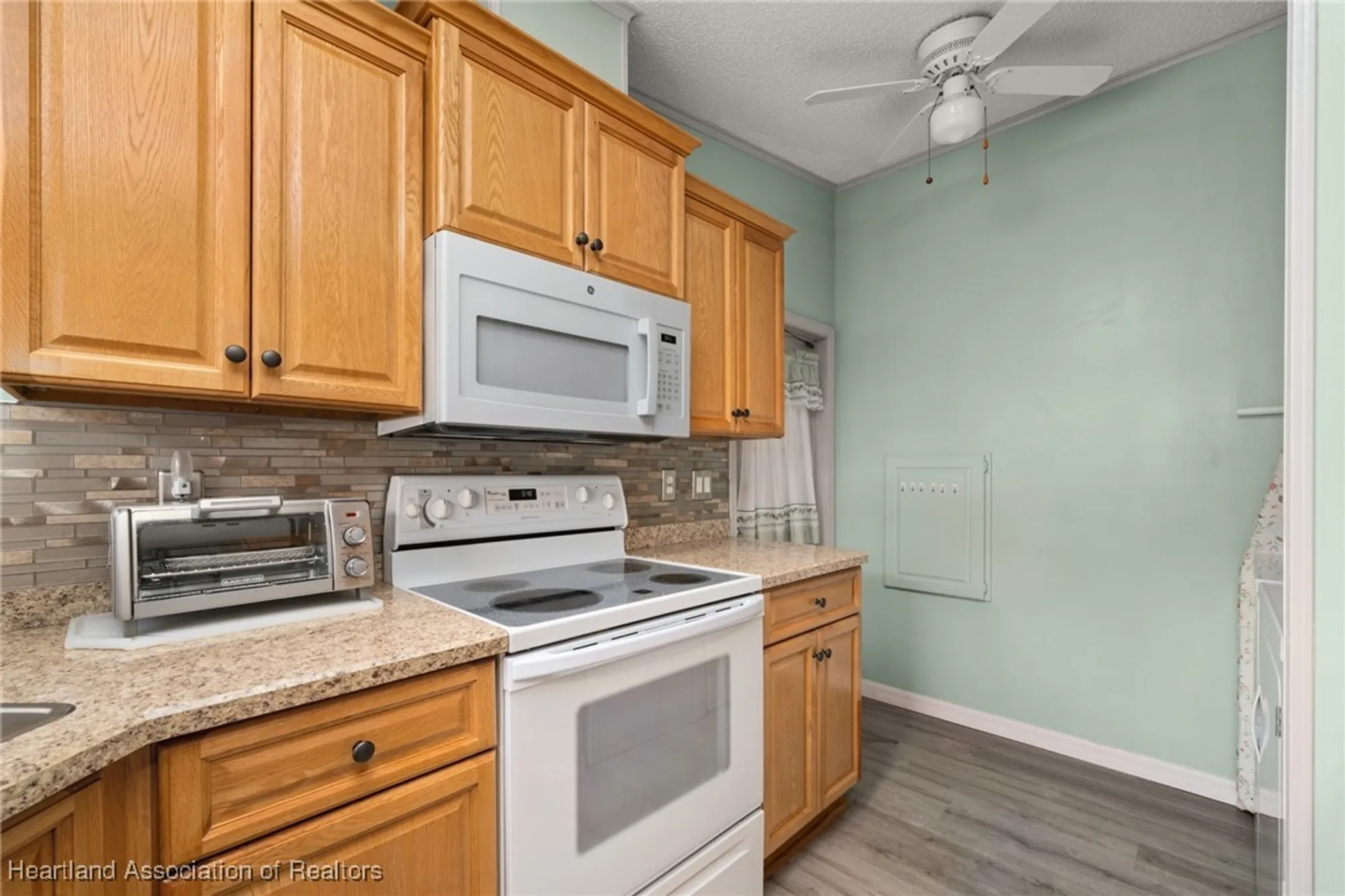 Property Slideshow image 9 of 49 | 2835 s mainsail dr, Avon Park, FL, 33825