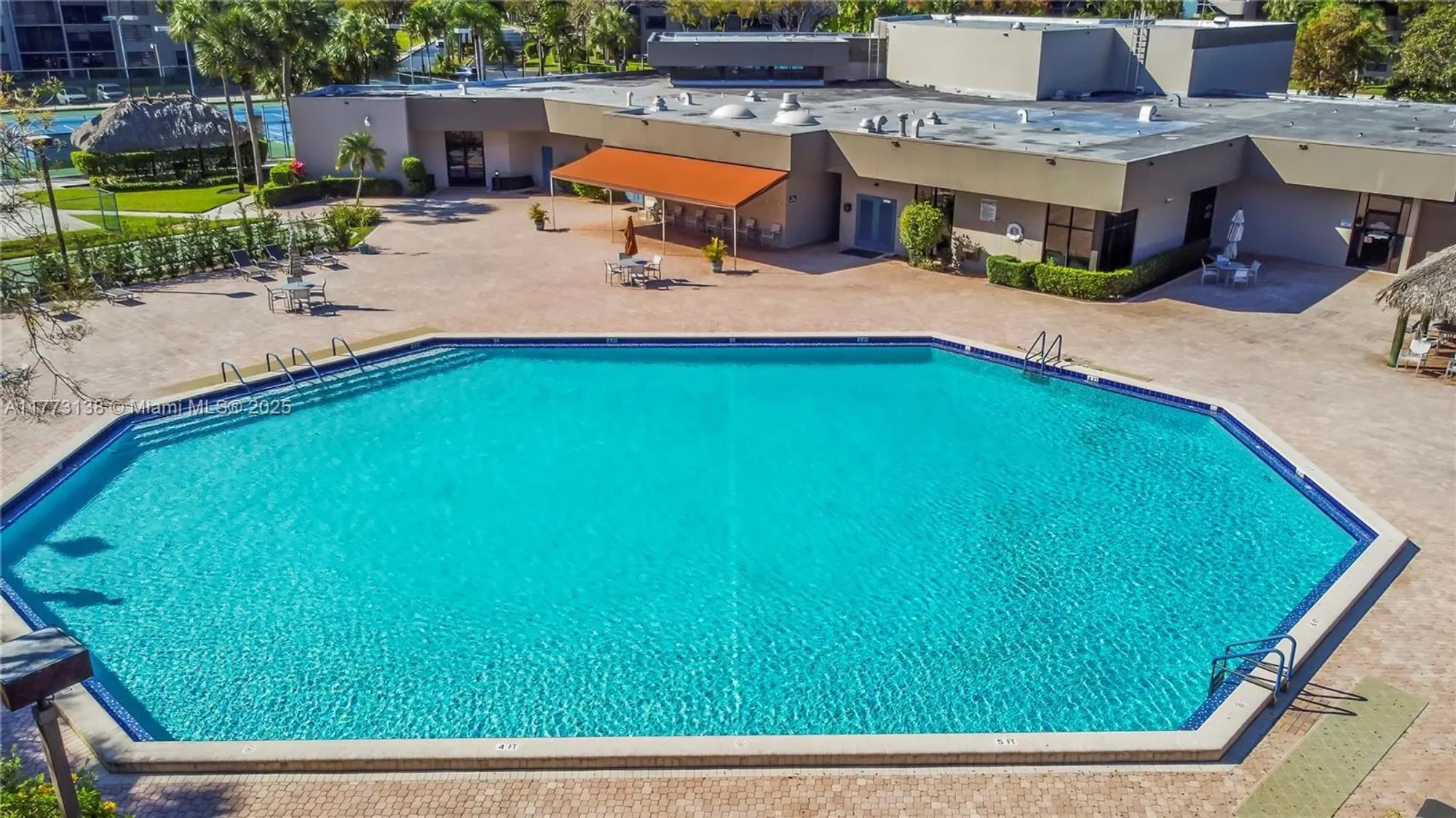 Property Slideshow image 10 of 23 | 1100 colony point cir 201, Pembroke Pines, FL, 33026