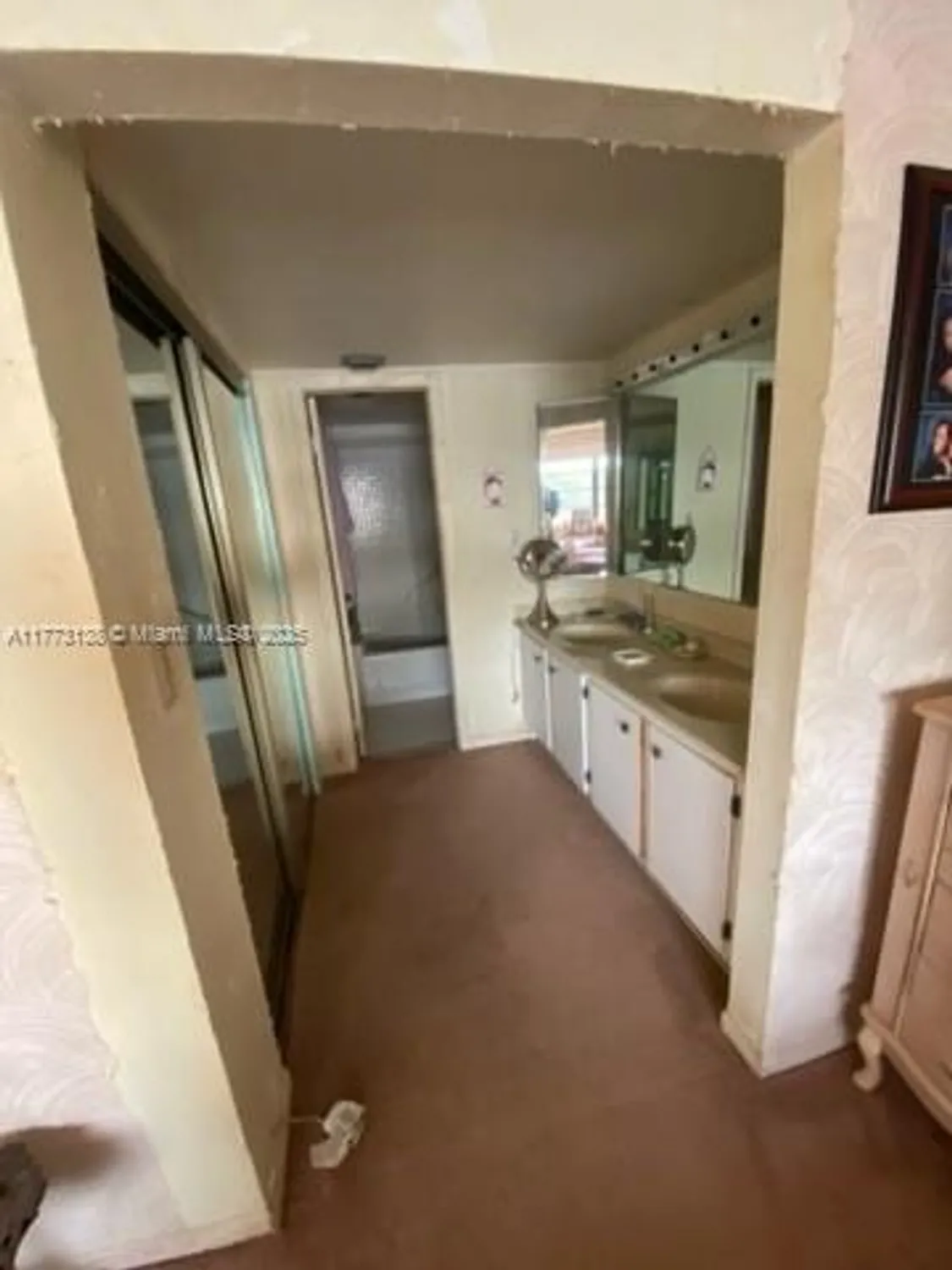 Property Slideshow image 21 of 23 | 1100 colony point cir 201, Pembroke Pines, FL, 33026