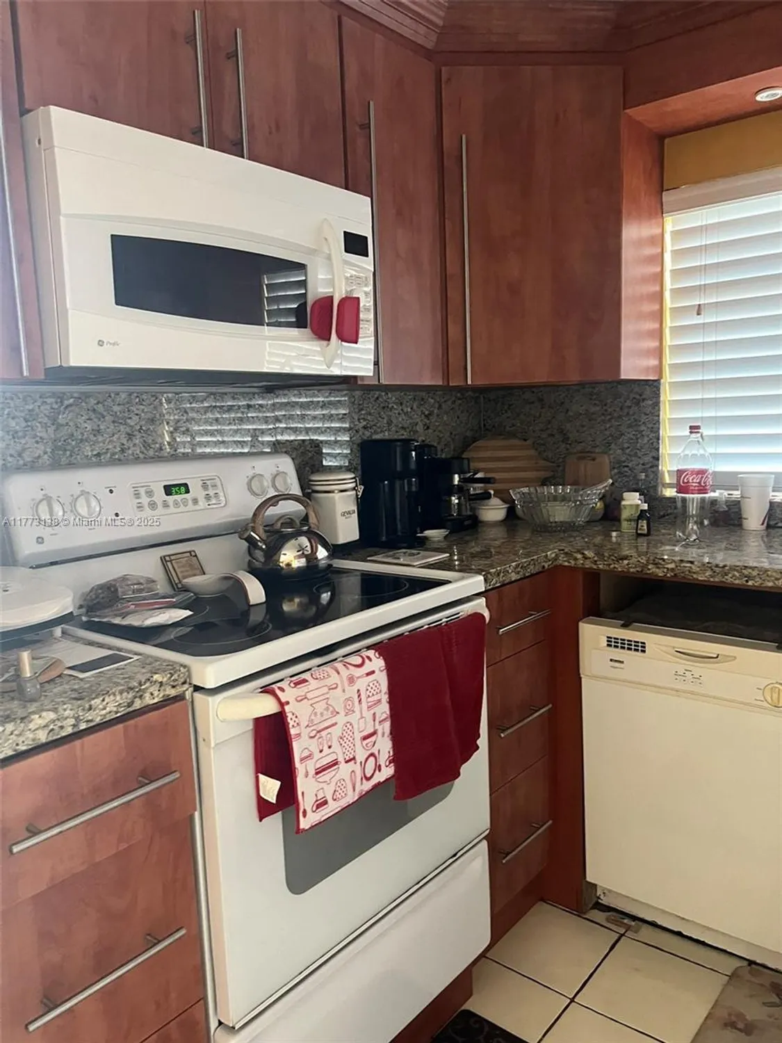 Property Slideshow image 4 of 23 | 1100 colony point cir 201, Pembroke Pines, FL, 33026