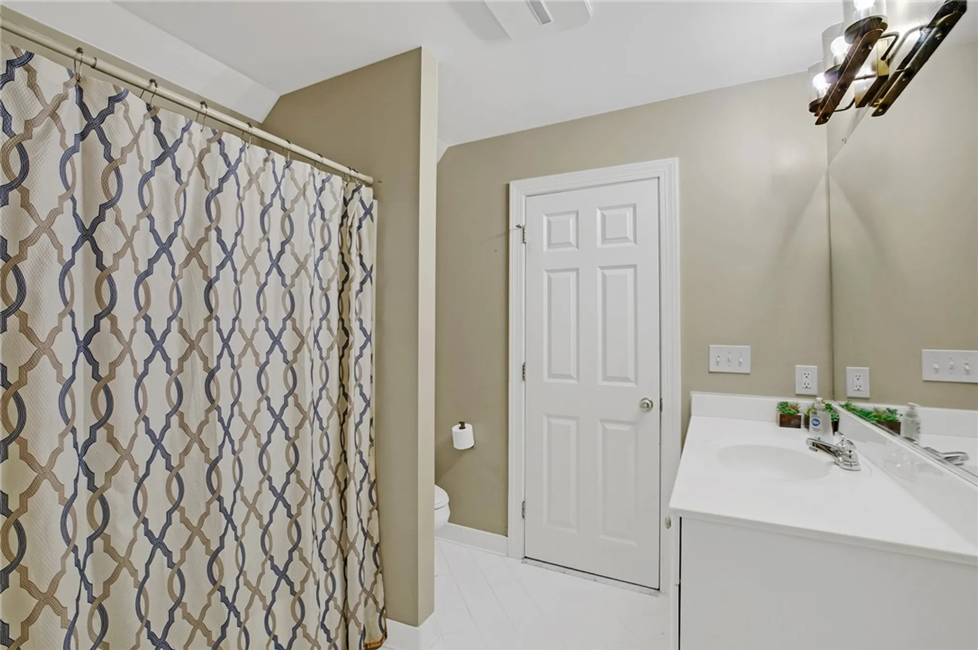 Property Slideshow image 43 of 50 | 117 leeds, Williamsburg, VA, 23188