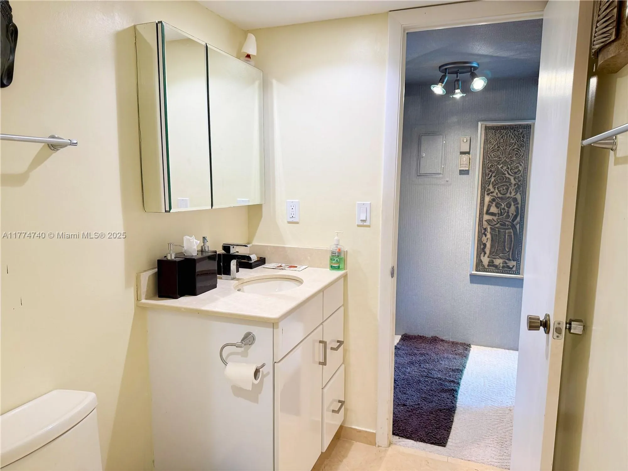 Property Slideshow image 16 of 55 | 1300 saint charles pl apt 308, Pembroke Pines, FL, 33026