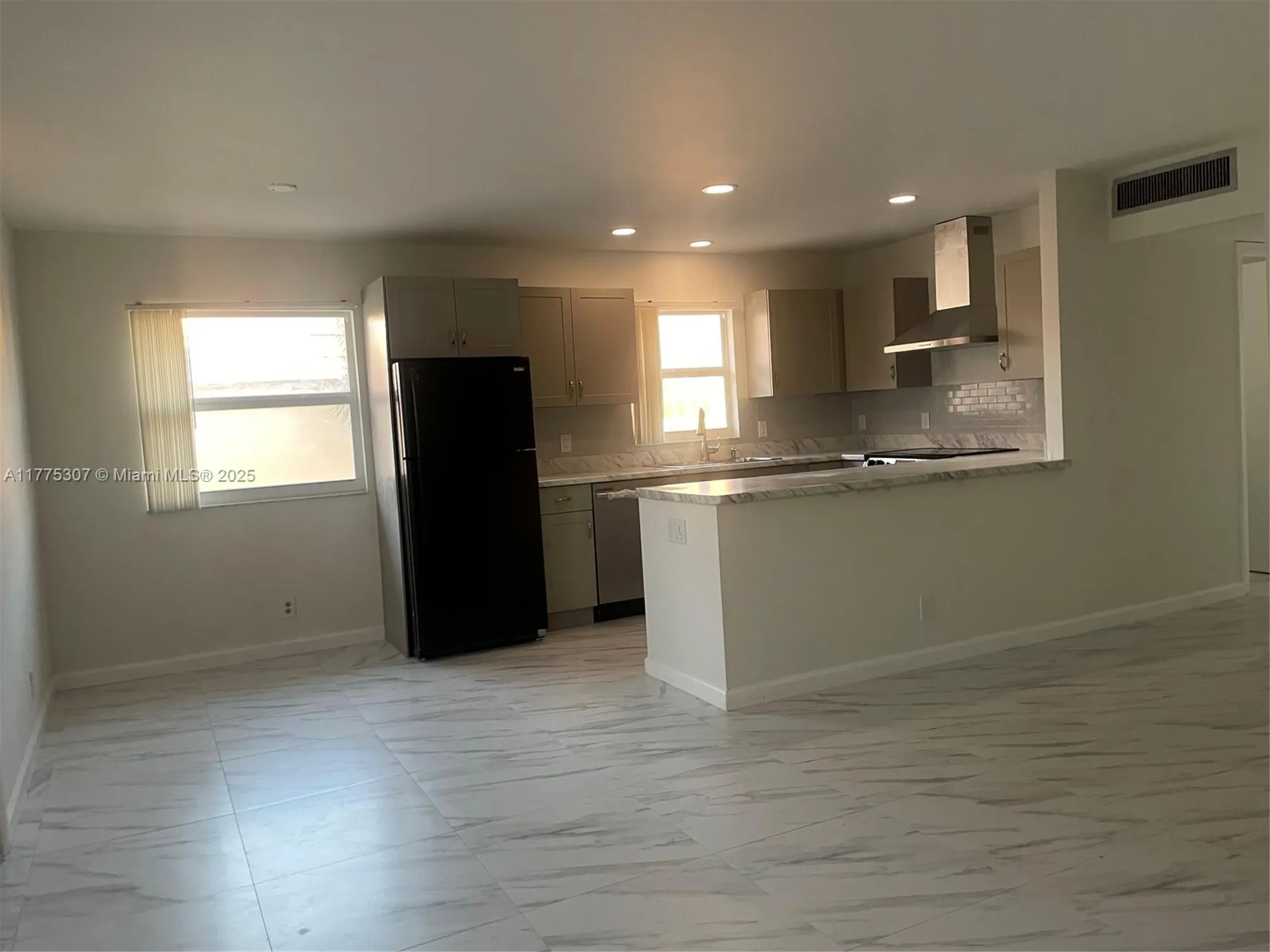 Property Slideshow image 10 of 14 | 233 saxony e unit e, Delray Beach, FL, 33446