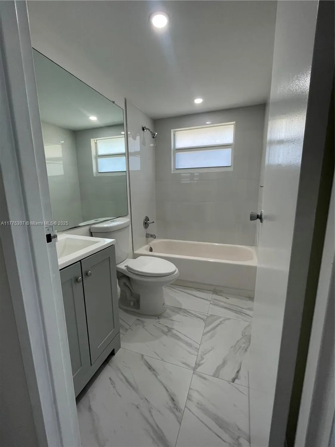 Property Slideshow image 7 of 14 | 233 saxony e unit e, Delray Beach, FL, 33446