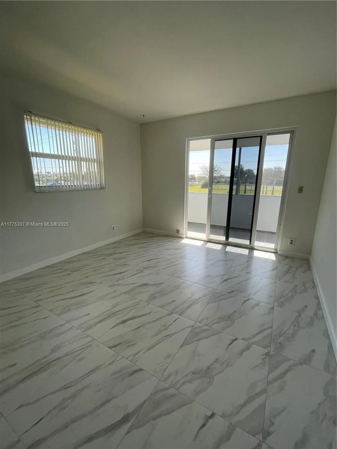 Property Slideshow image 8 of 14 | 233 saxony e unit e, Delray Beach, FL, 33446