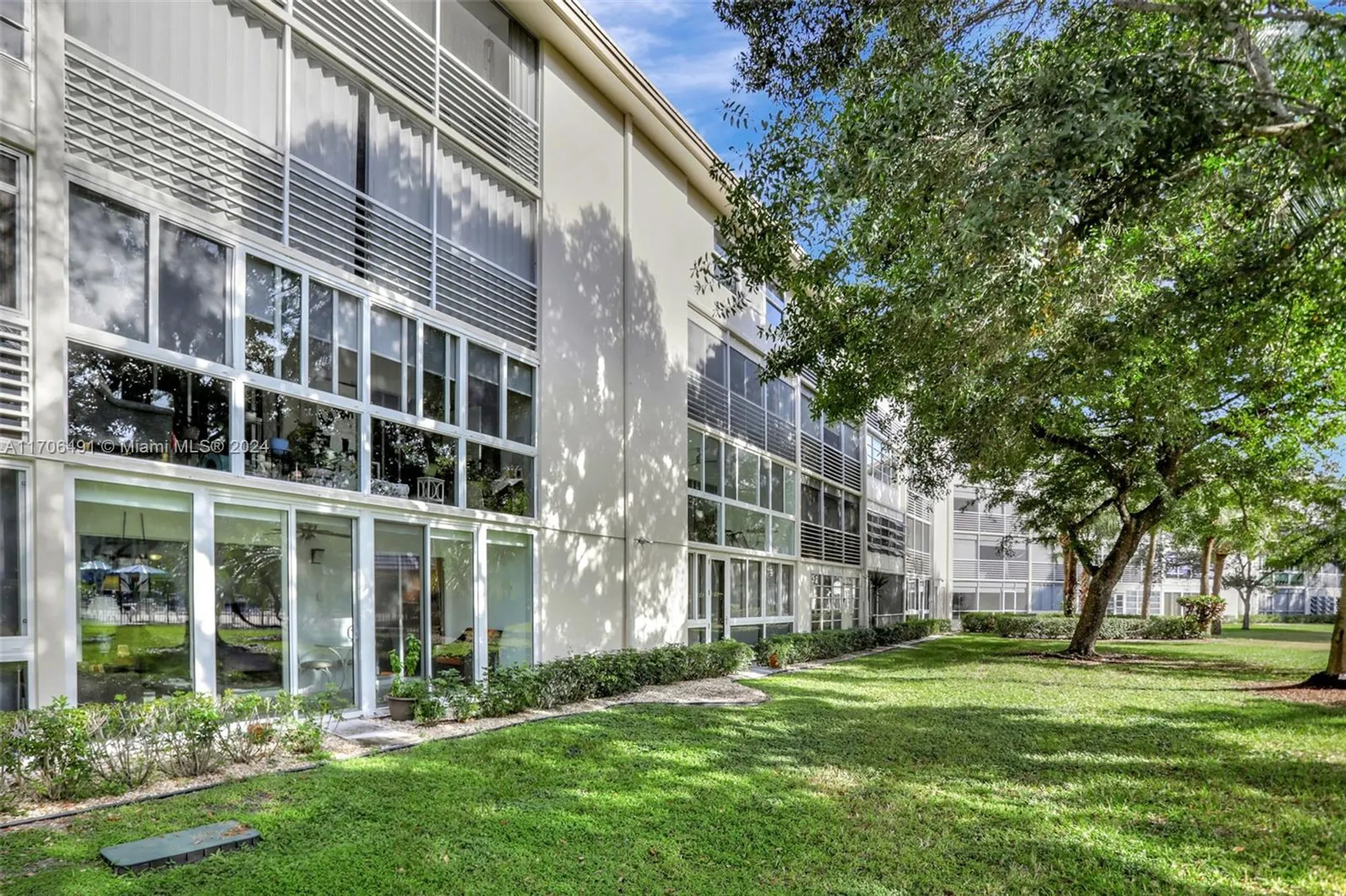 Property Slideshow image 29 of 63 | 2301 lucaya ln m1, Coconut Creek, FL, 33066