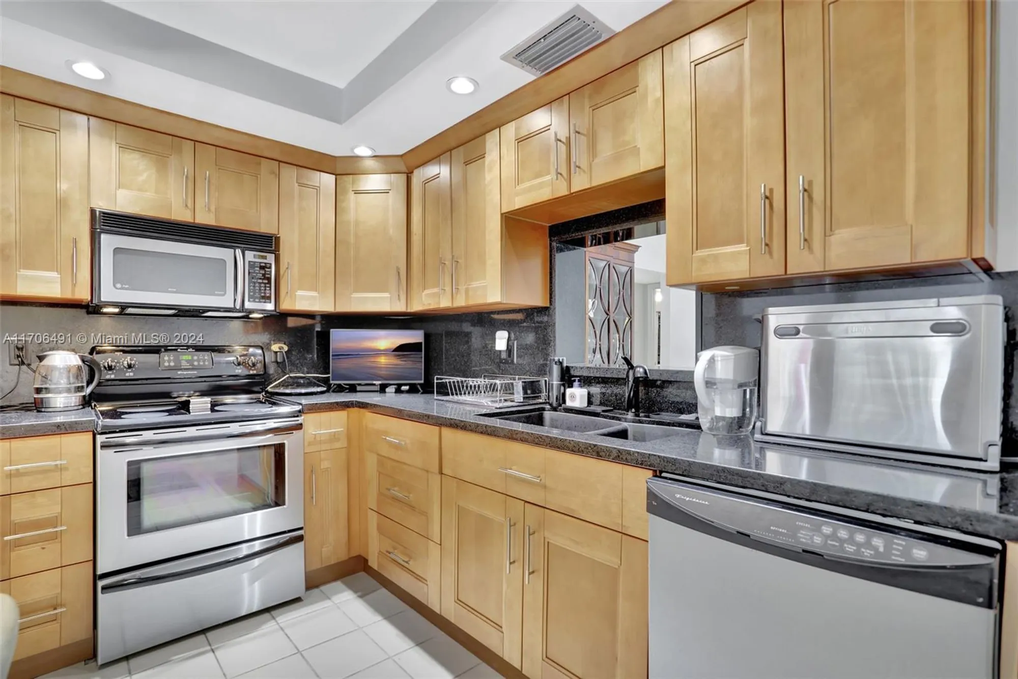 Property Slideshow image 4 of 63 | 2301 lucaya ln m1, Coconut Creek, FL, 33066