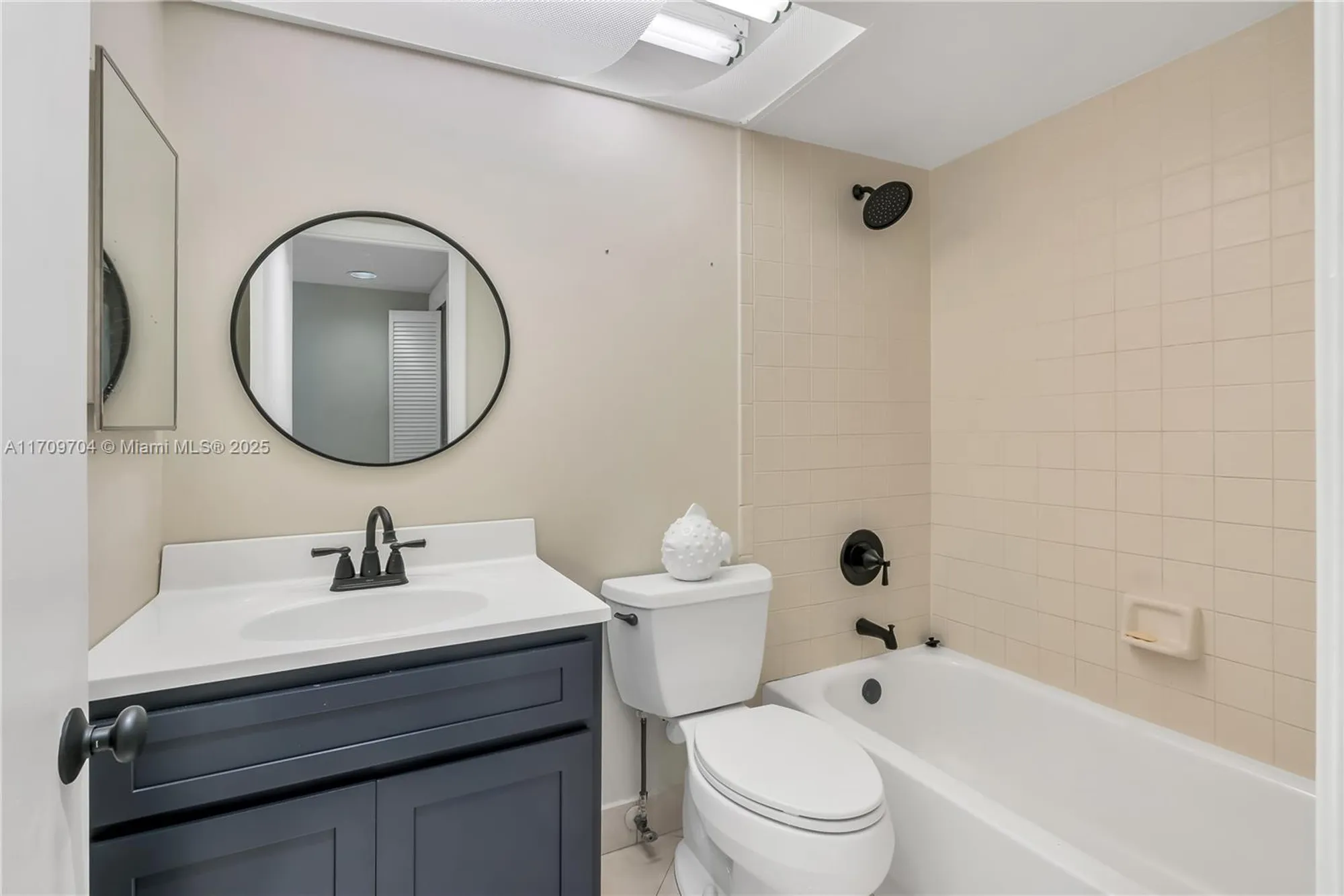 Property Slideshow image 17 of 38 | 900 sw 125th way apt 304r, Pembroke Pines, FL, 33027