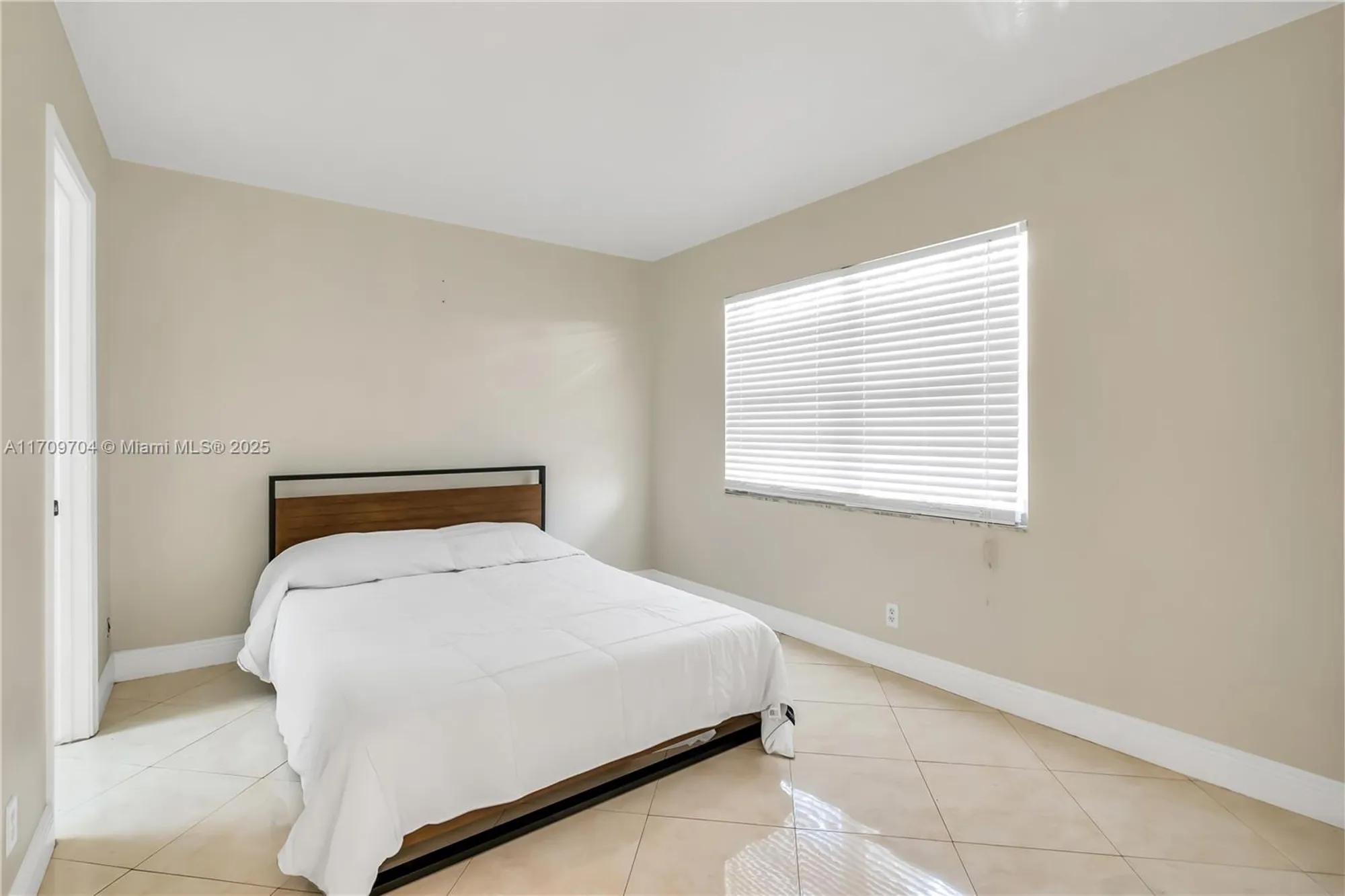 Property Slideshow image 18 of 38 | 900 sw 125th way apt 304r, Pembroke Pines, FL, 33027
