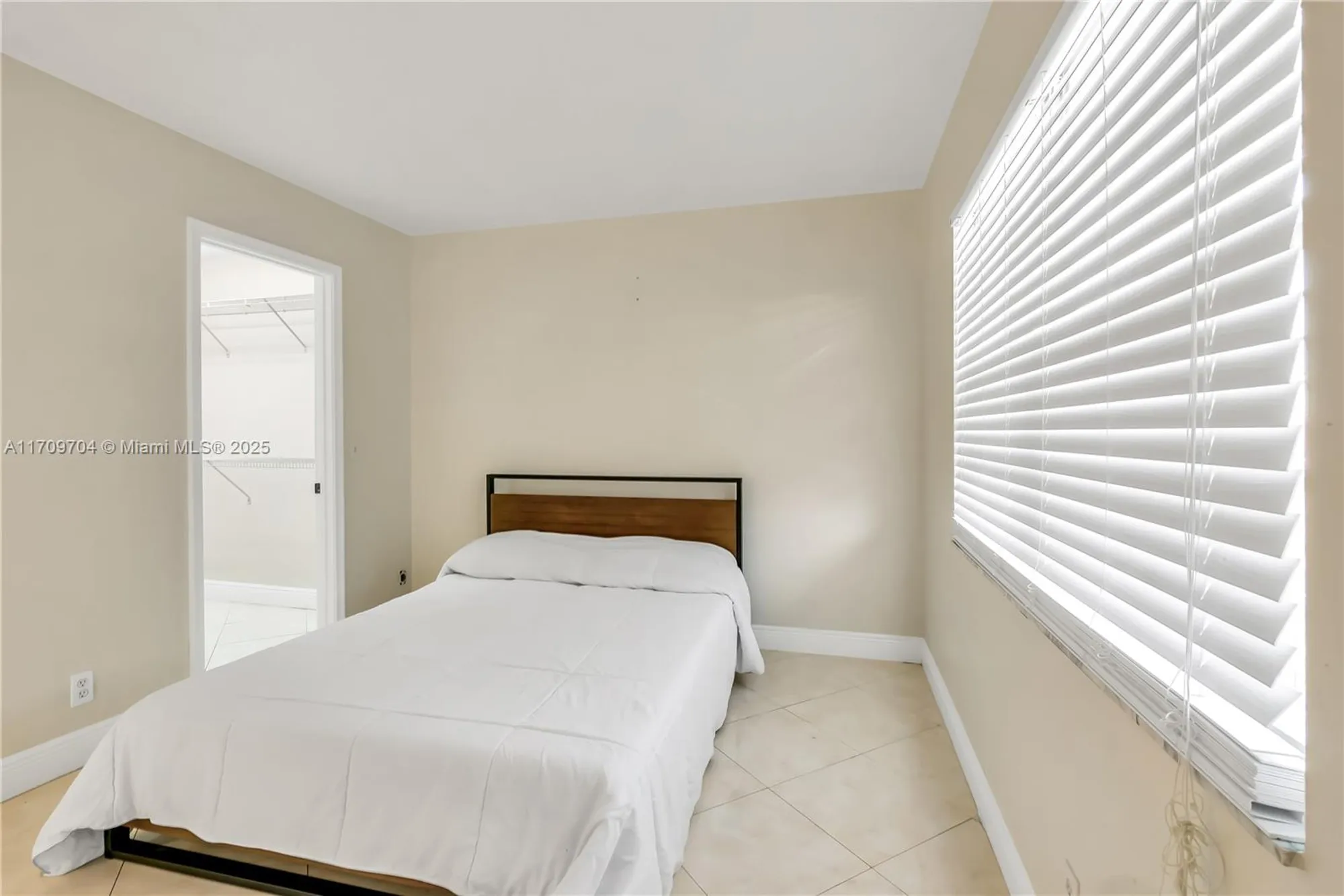 Property Slideshow image 19 of 38 | 900 sw 125th way apt 304r, Pembroke Pines, FL, 33027