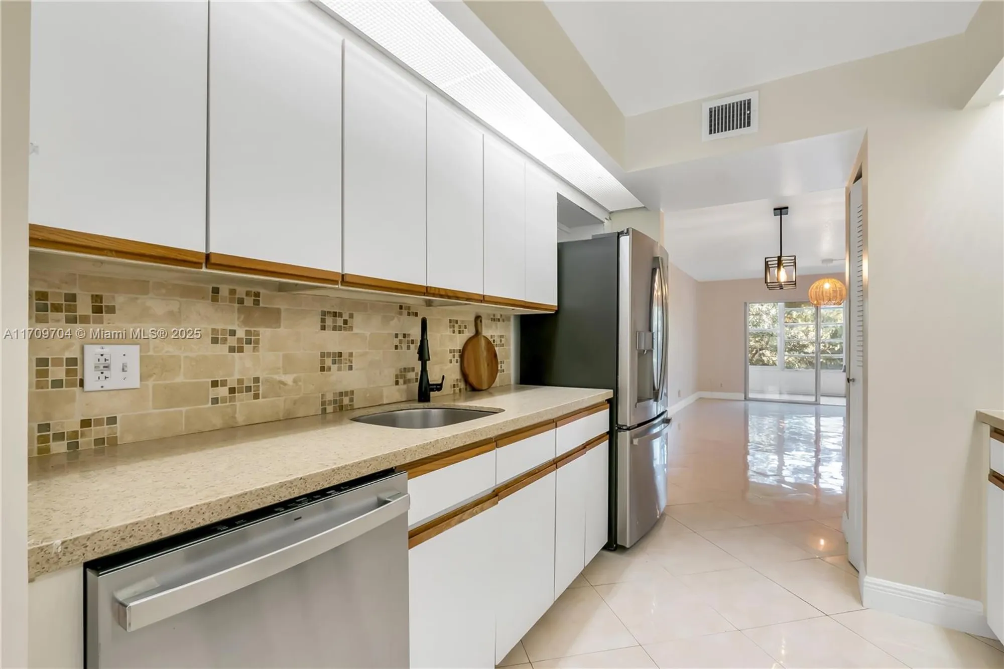 Property Slideshow image 10 of 38 | 900 sw 125th way apt 304r, Pembroke Pines, FL, 33027