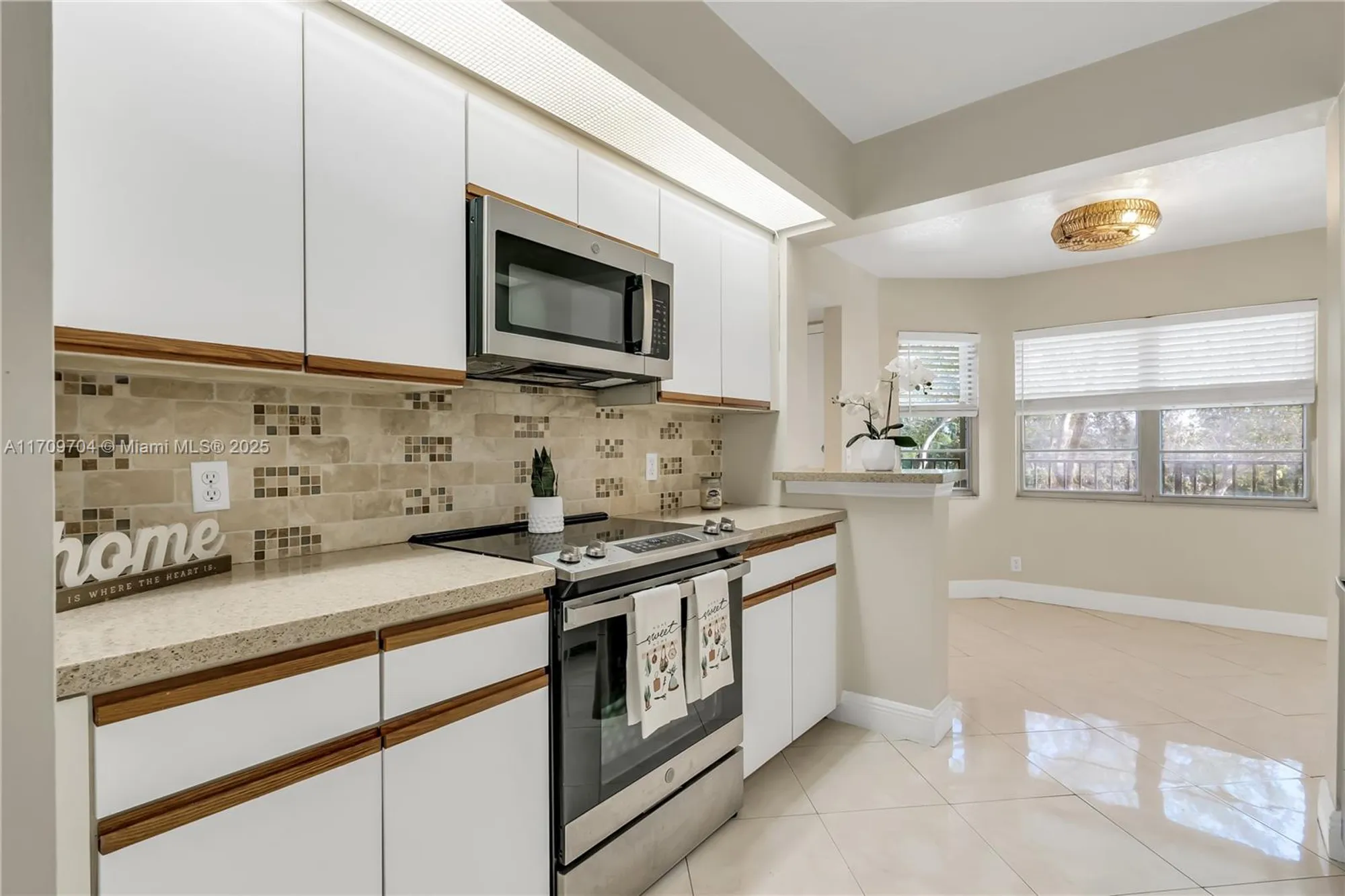 Property Slideshow image 12 of 38 | 900 sw 125th way apt 304r, Pembroke Pines, FL, 33027