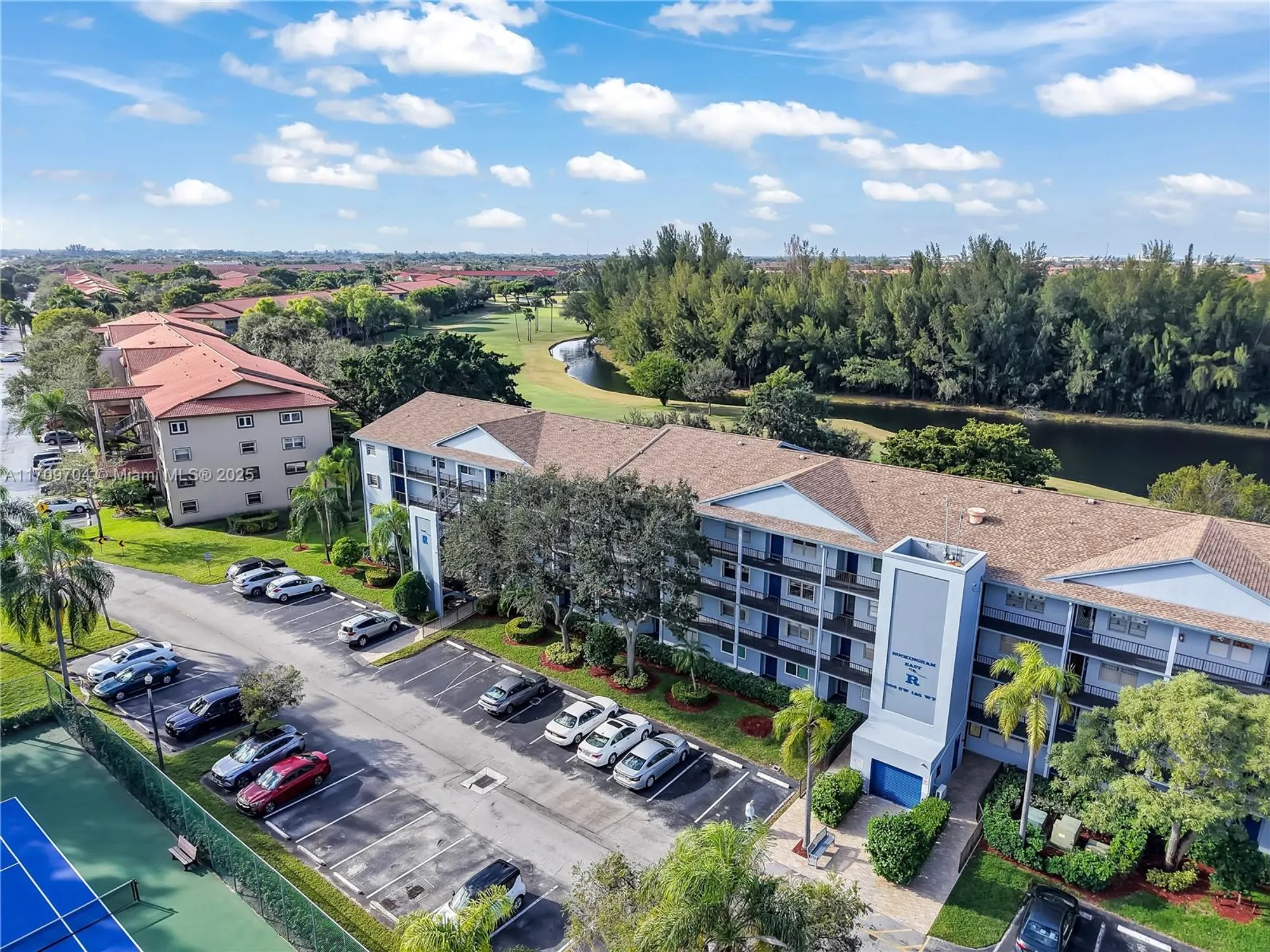 Property Slideshow image 2 of 38 | 900 sw 125th way apt 304r, Pembroke Pines, FL, 33027