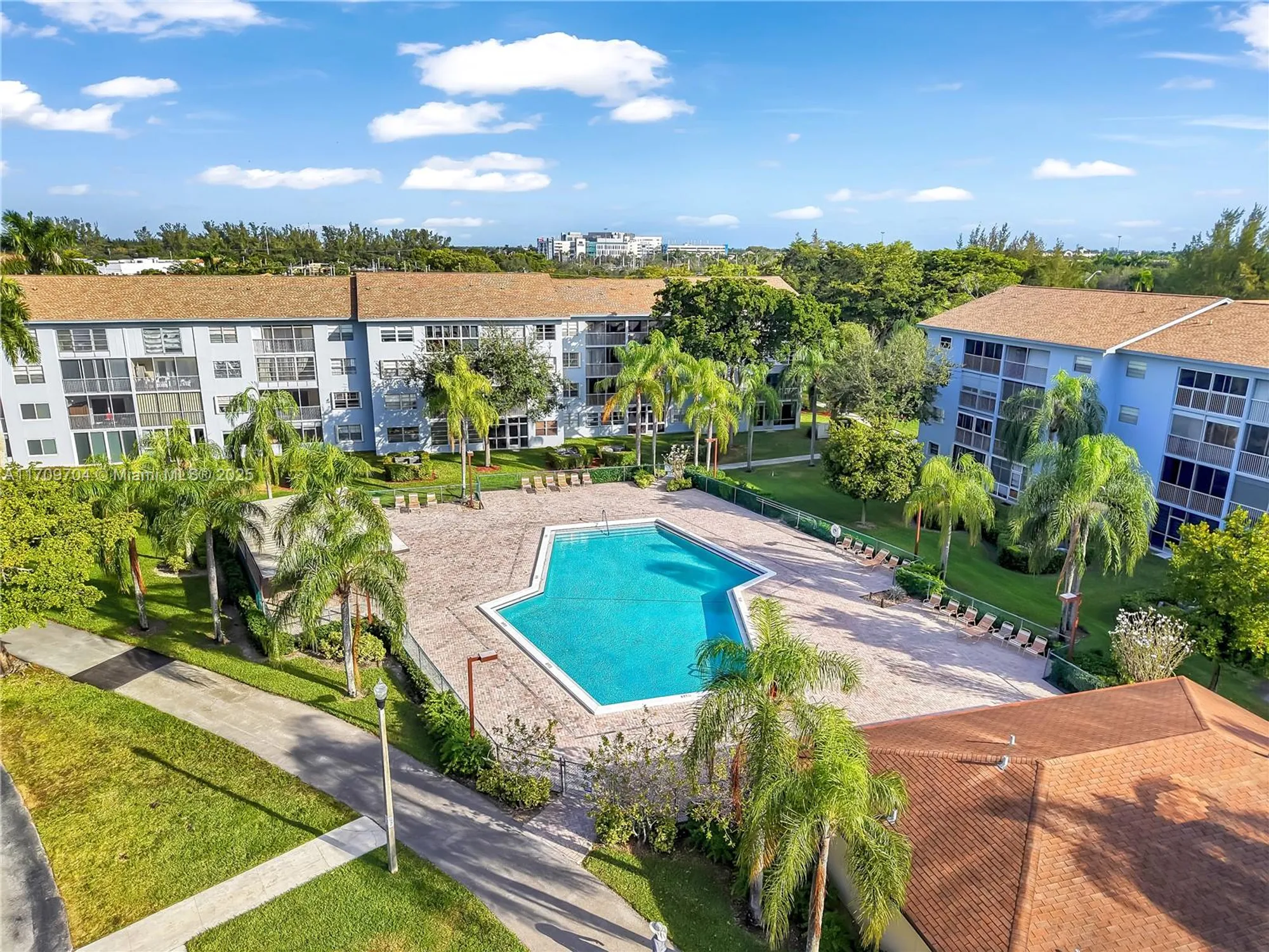 Property Slideshow image 36 of 38 | 900 sw 125th way apt 304r, Pembroke Pines, FL, 33027