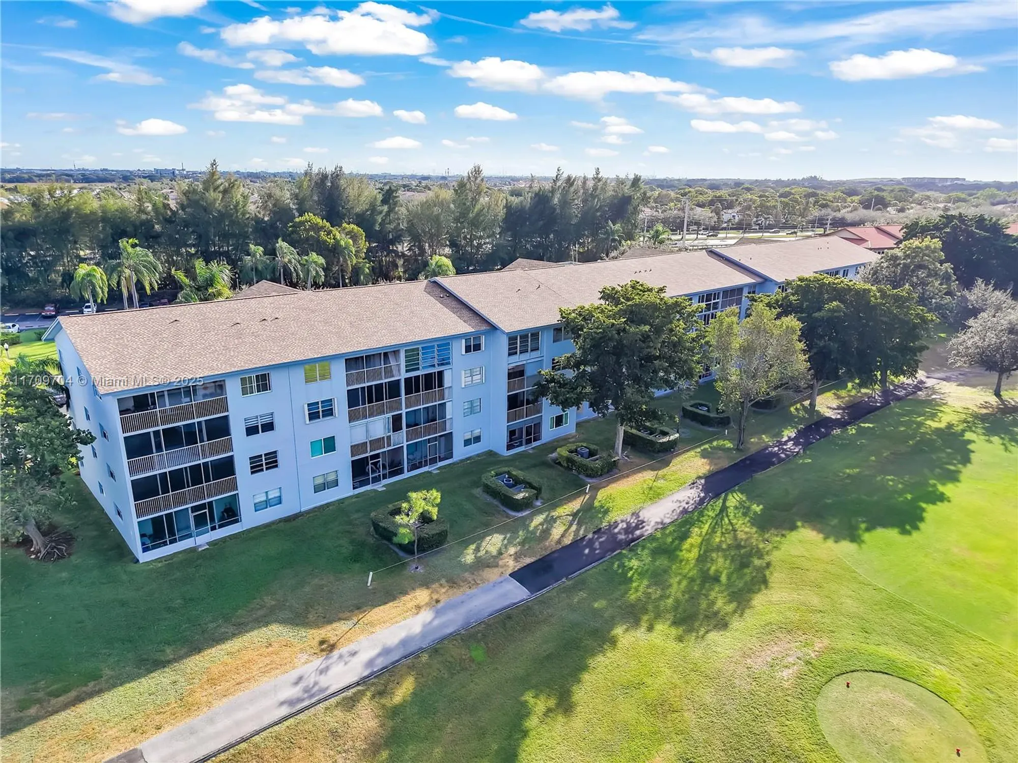 Property Slideshow image 32 of 38 | 900 sw 125th way apt 304r, Pembroke Pines, FL, 33027