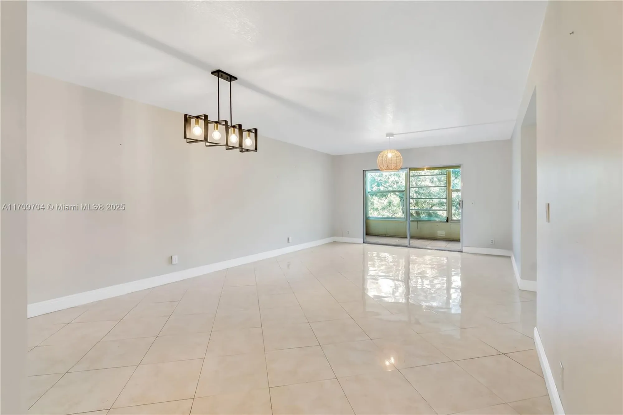 Property Slideshow image 4 of 38 | 900 sw 125th way apt 304r, Pembroke Pines, FL, 33027