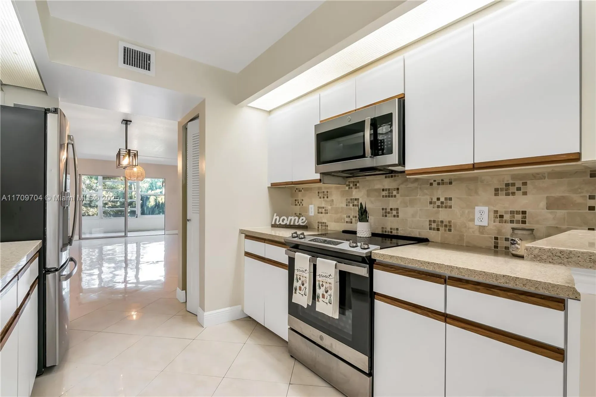 Property Slideshow image 9 of 38 | 900 sw 125th way apt 304r, Pembroke Pines, FL, 33027