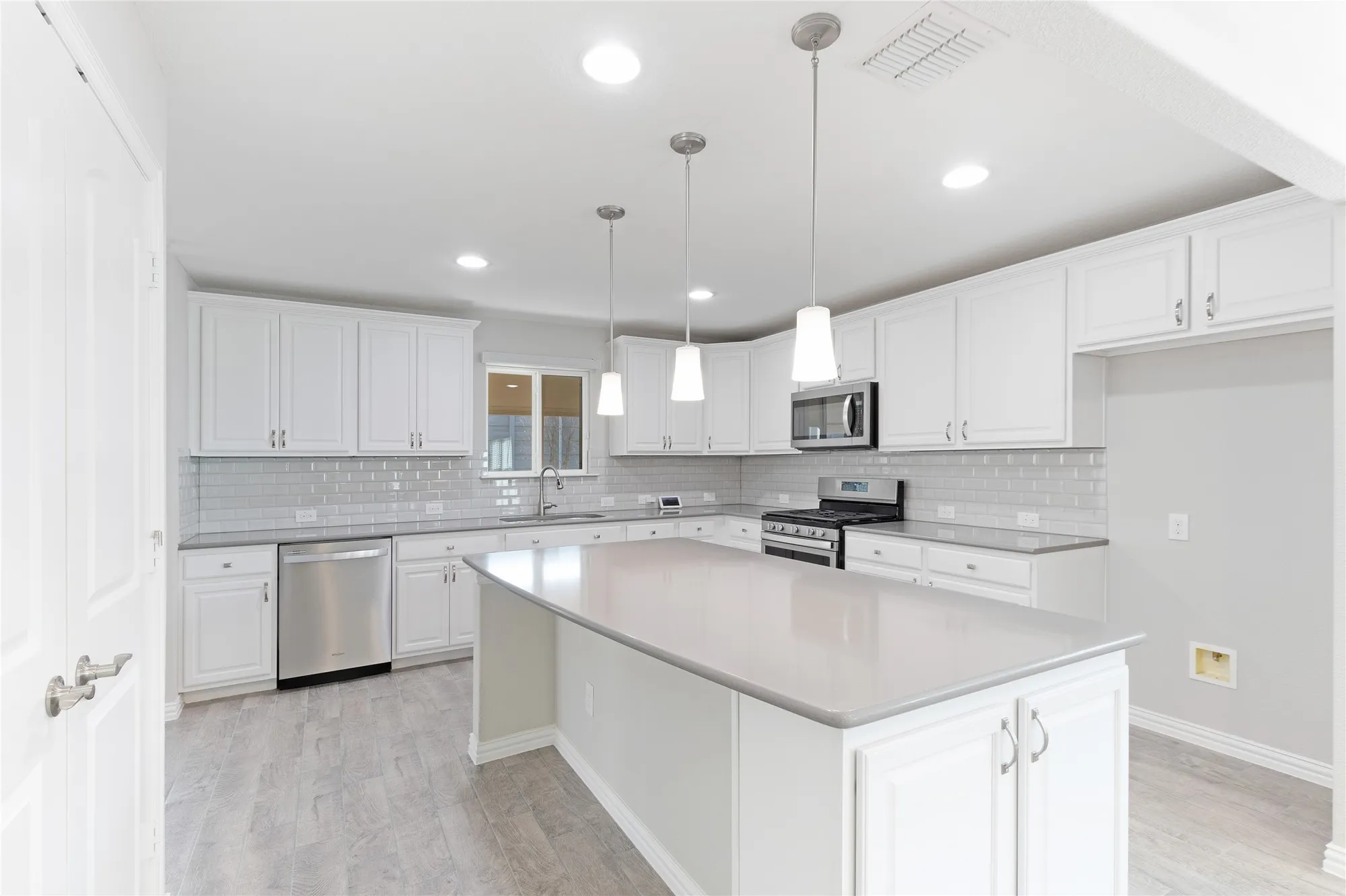 Property Slideshow image 11 of 31 | 804 freedom ln, Aubrey, TX, 76227