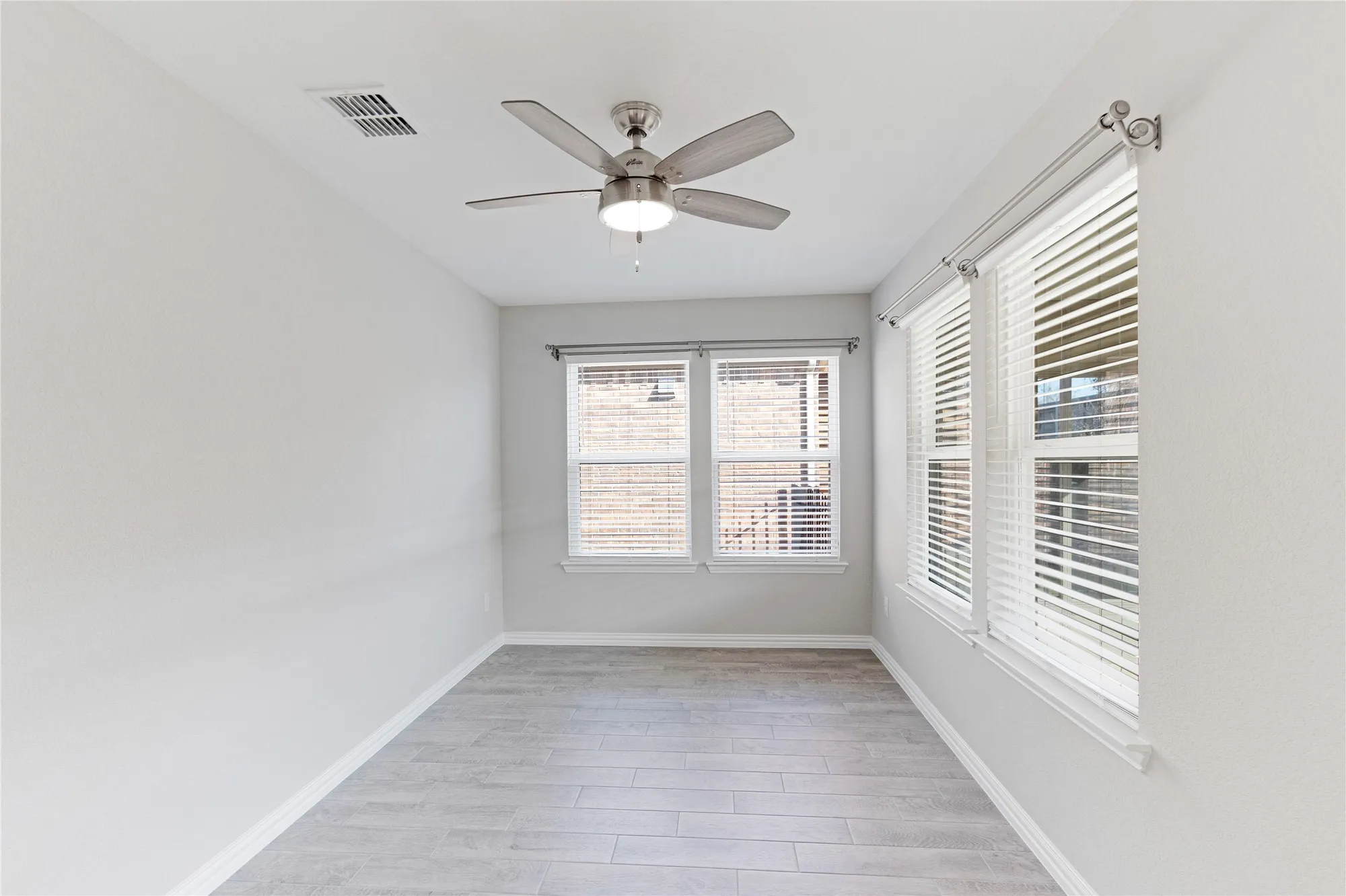 Property Slideshow image 9 of 31 | 804 freedom ln, Aubrey, TX, 76227