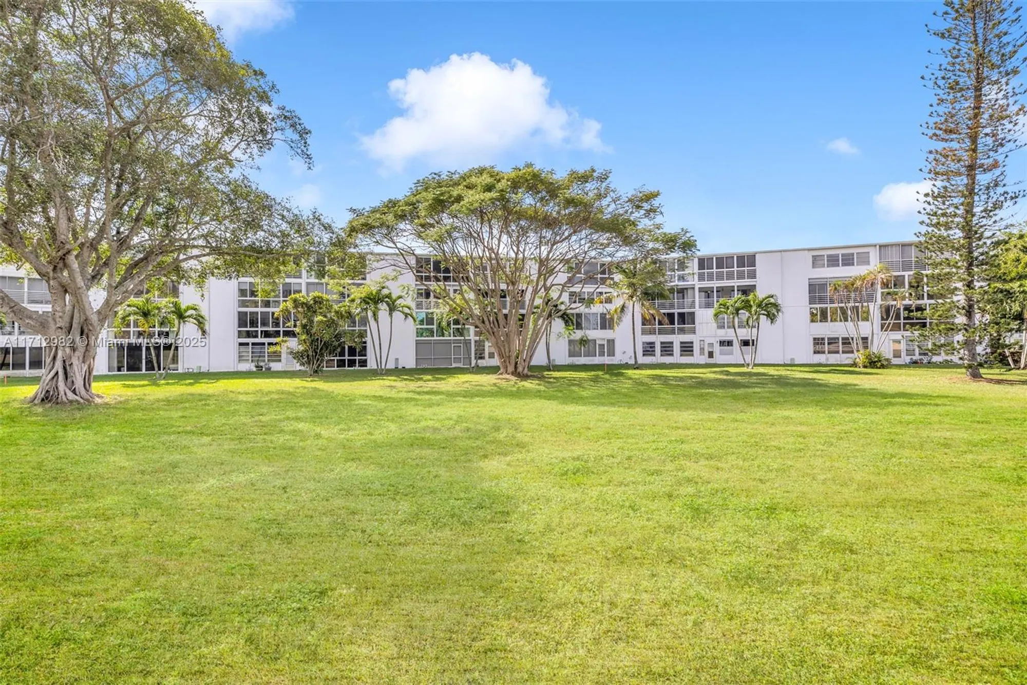 Property Slideshow image 34 of 37 | 3003 lyndhurst h # 3003, Deerfield Beach, FL, 33442