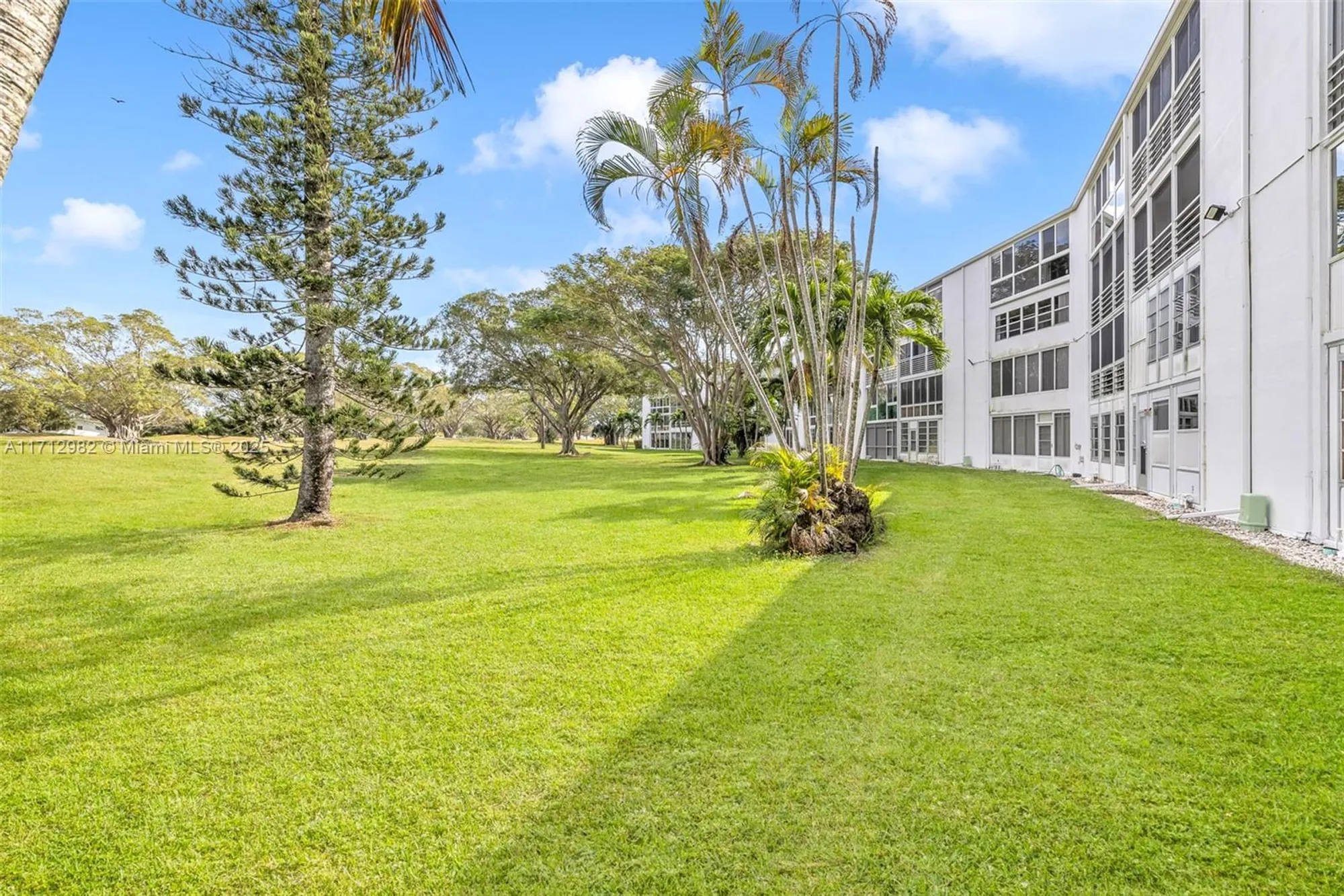 Property Slideshow image 32 of 37 | 3003 lyndhurst h # 3003, Deerfield Beach, FL, 33442