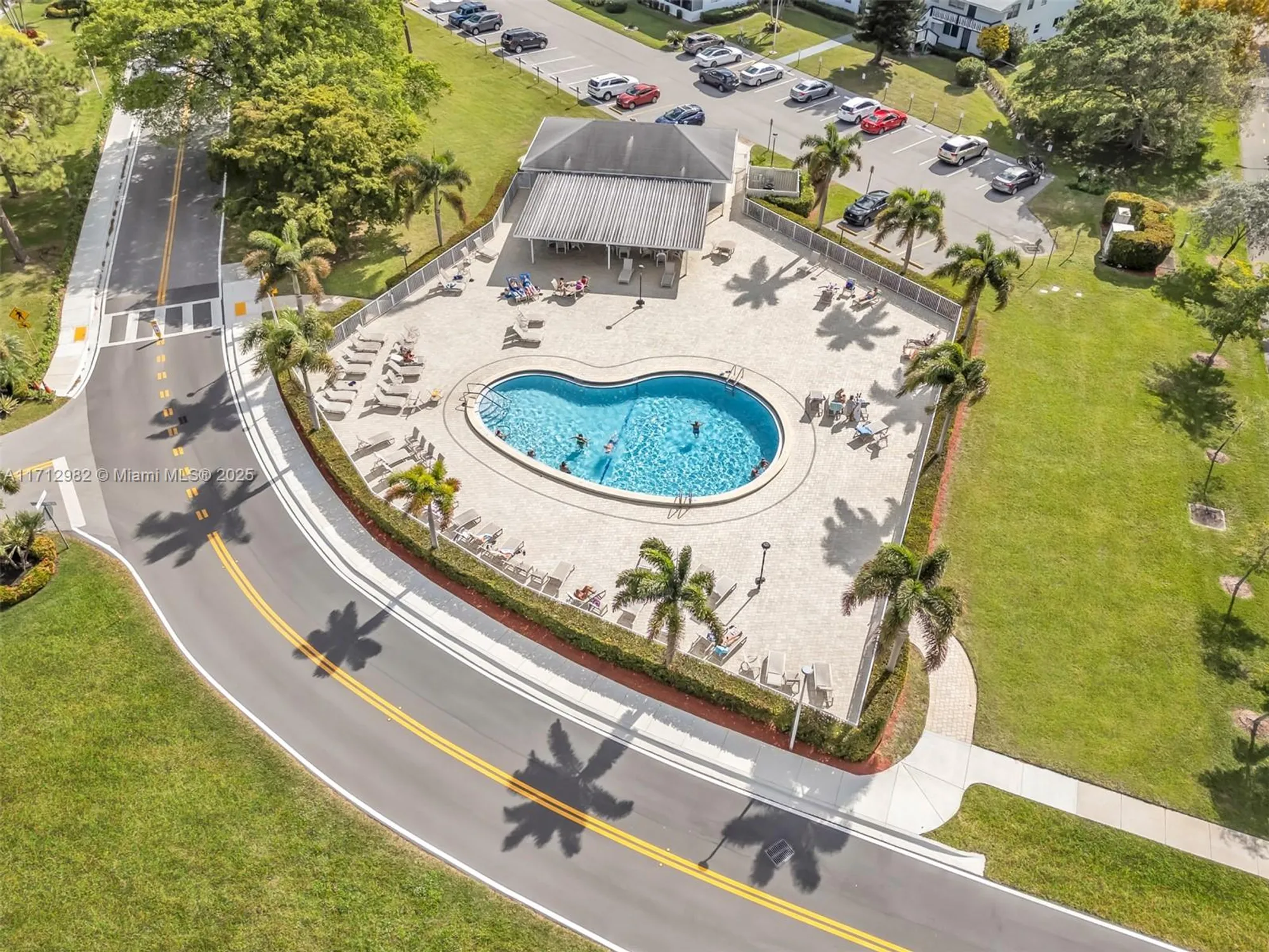 Property Slideshow image 8 of 37 | 3003 lyndhurst h # 3003, Deerfield Beach, FL, 33442