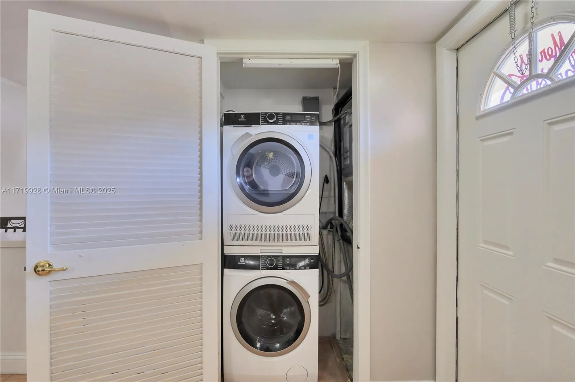 Property Slideshow image 17 of 29 | 300 s hollybrook dr 105, Pembroke Pines, FL, 33025