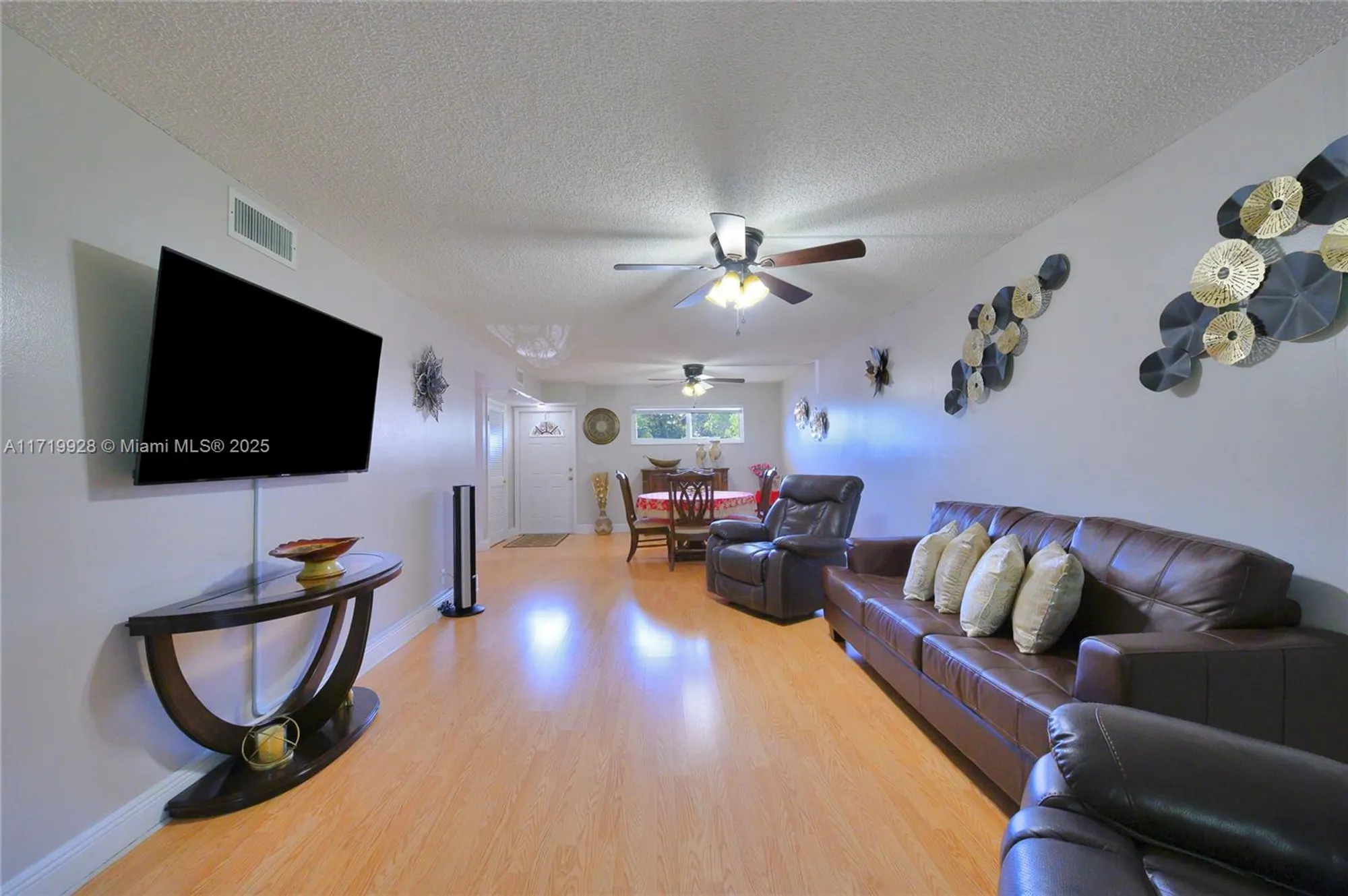 Property Slideshow image 10 of 29 | 300 s hollybrook dr 105, Pembroke Pines, FL, 33025