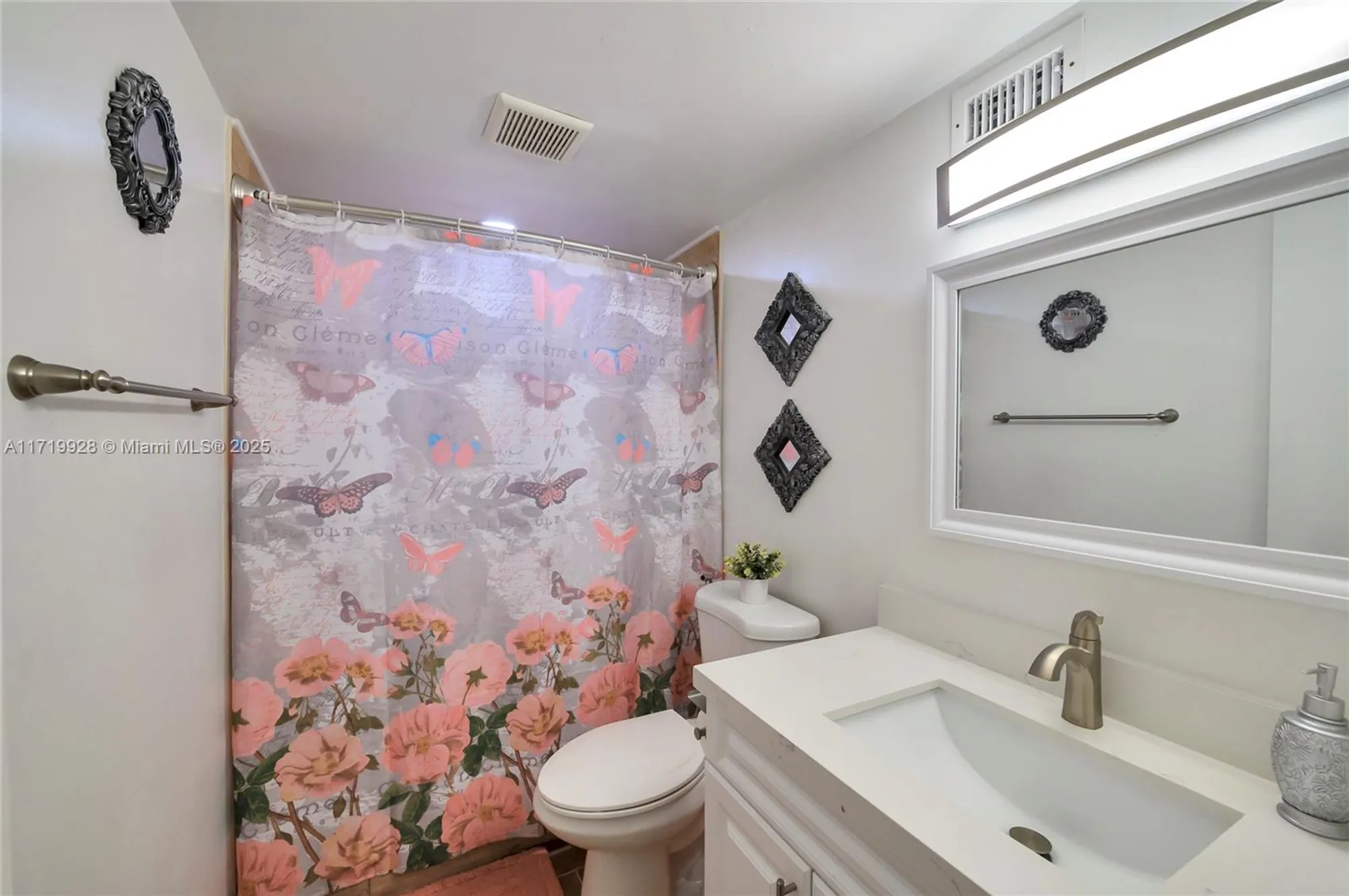 Property Slideshow image 13 of 29 | 300 s hollybrook dr 105, Pembroke Pines, FL, 33025