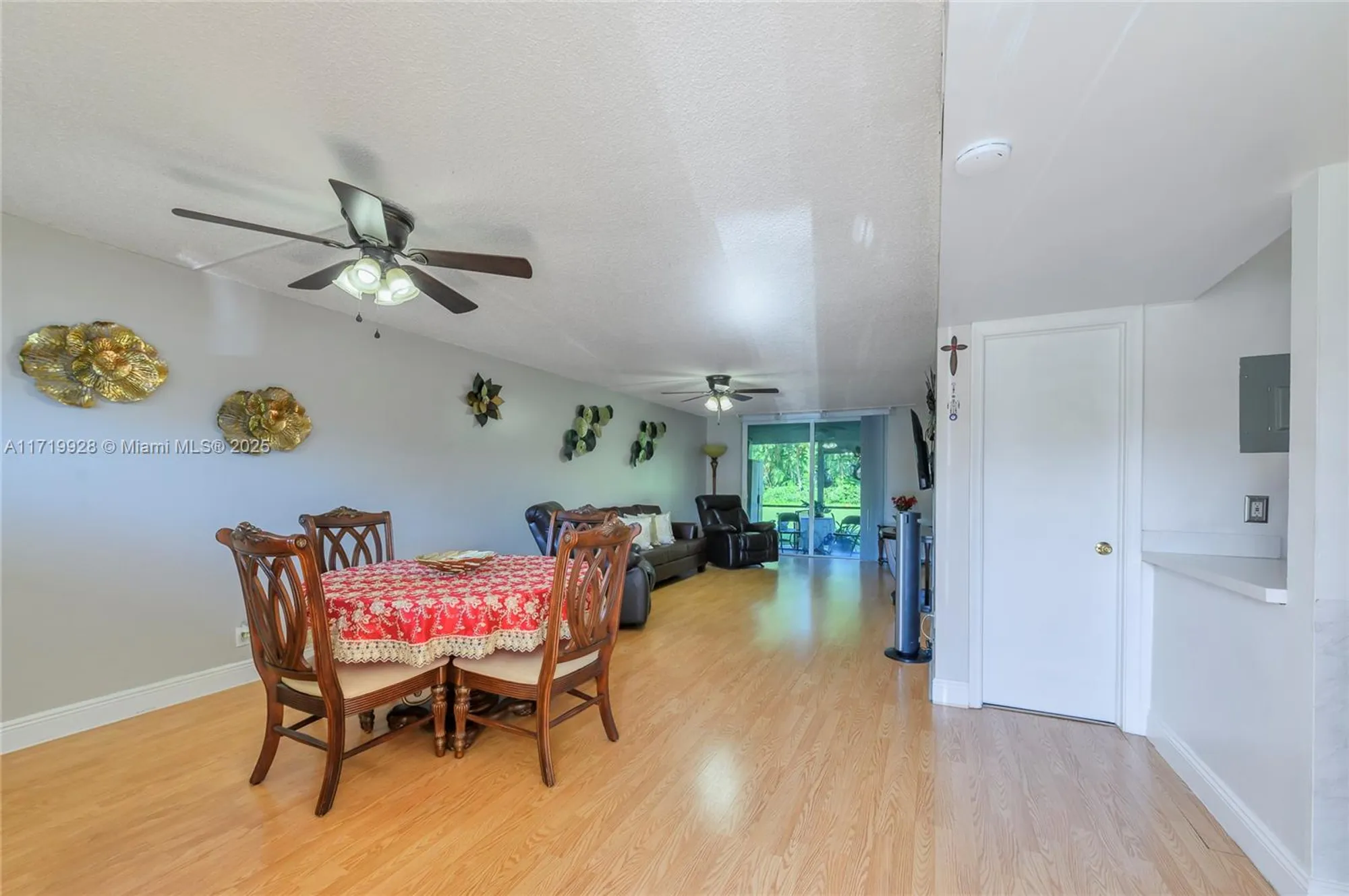 Property Slideshow image 3 of 29 | 300 s hollybrook dr 105, Pembroke Pines, FL, 33025