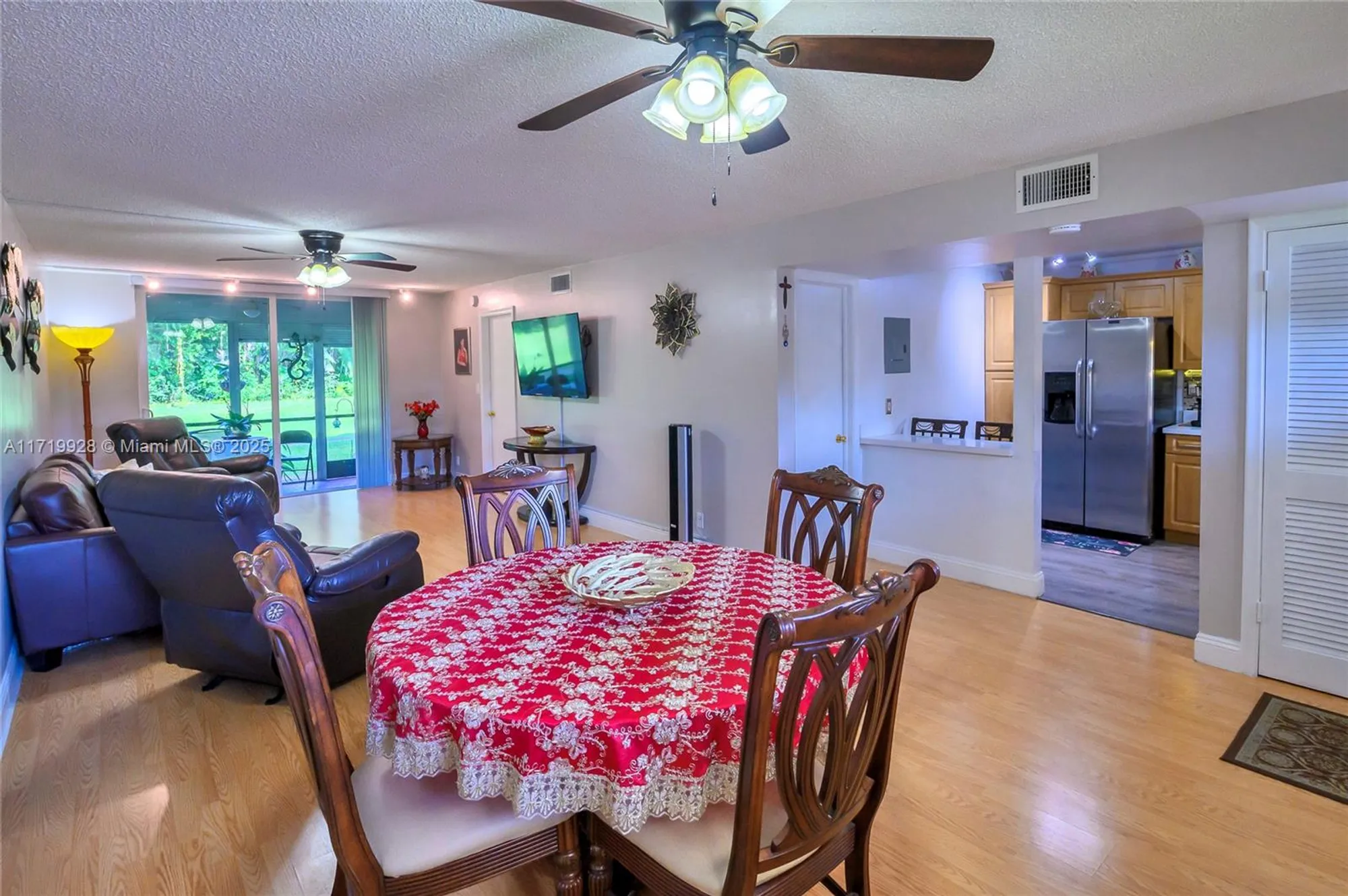 Property Slideshow image 4 of 29 | 300 s hollybrook dr 105, Pembroke Pines, FL, 33025