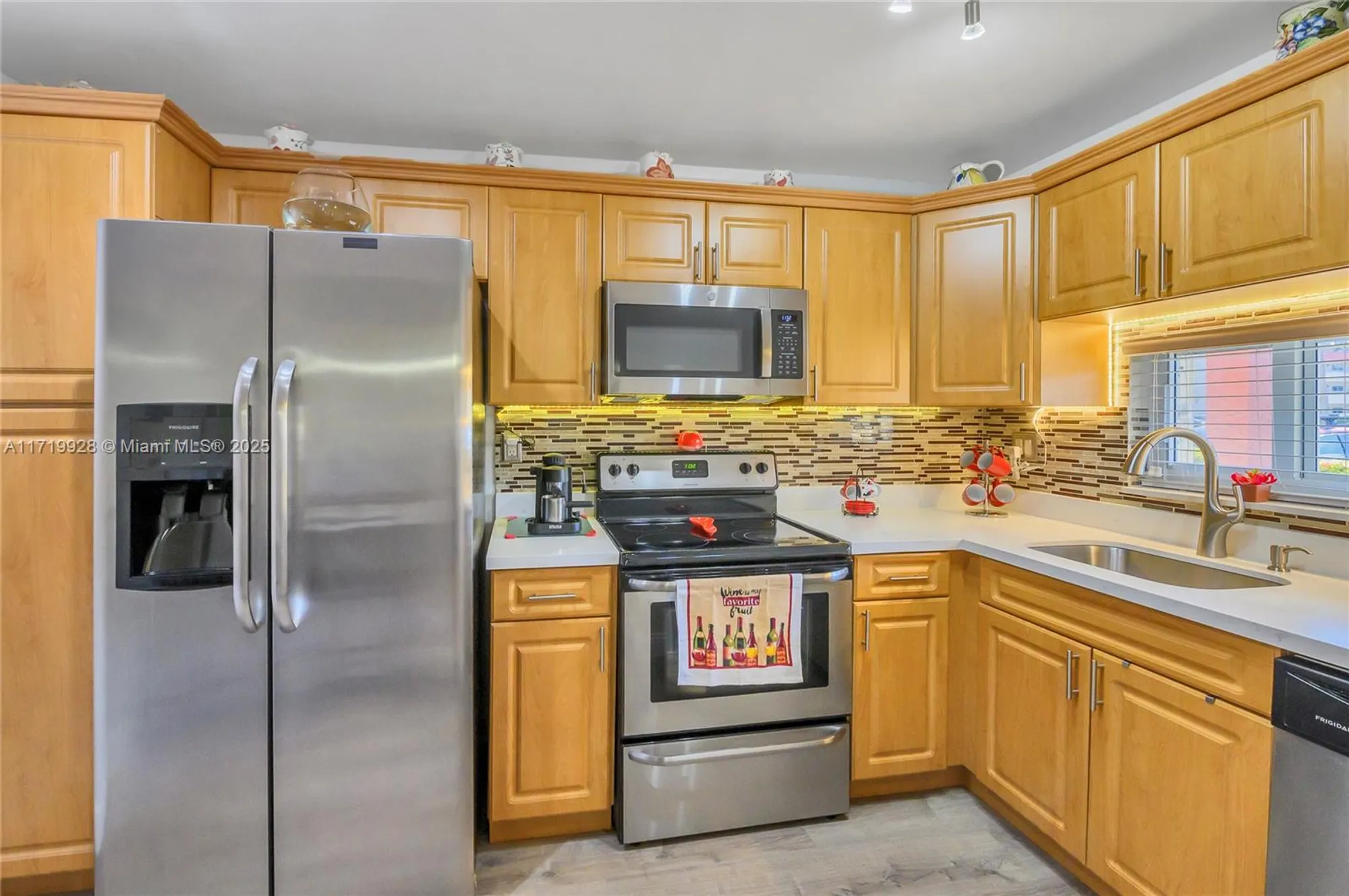 Property Slideshow image 6 of 29 | 300 s hollybrook dr 105, Pembroke Pines, FL, 33025