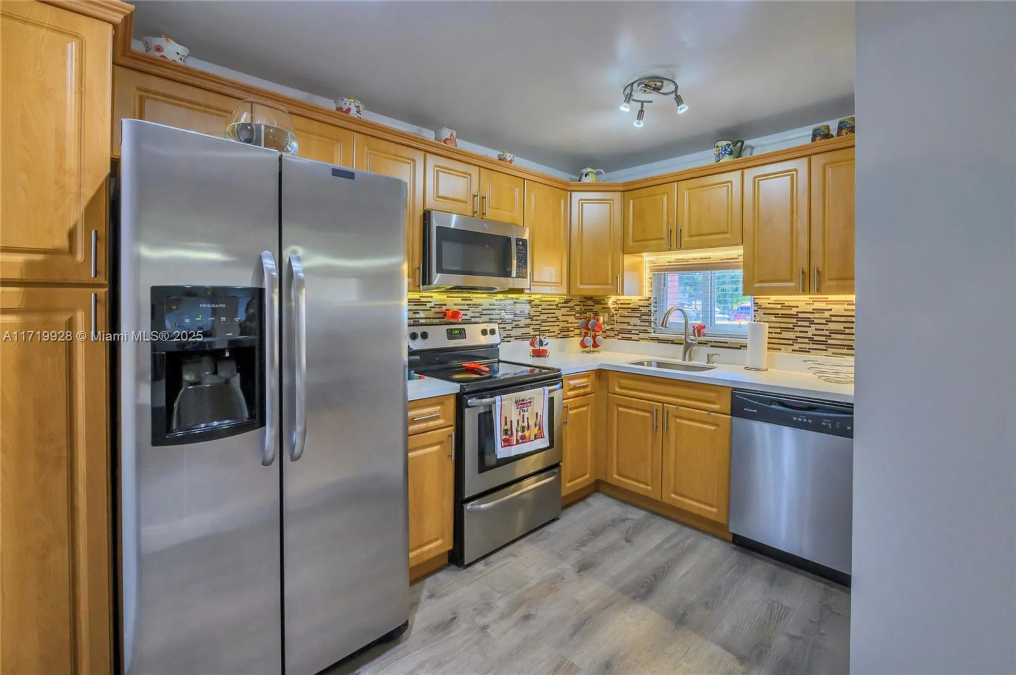 Property Slideshow image 7 of 29 | 300 s hollybrook dr 105, Pembroke Pines, FL, 33025