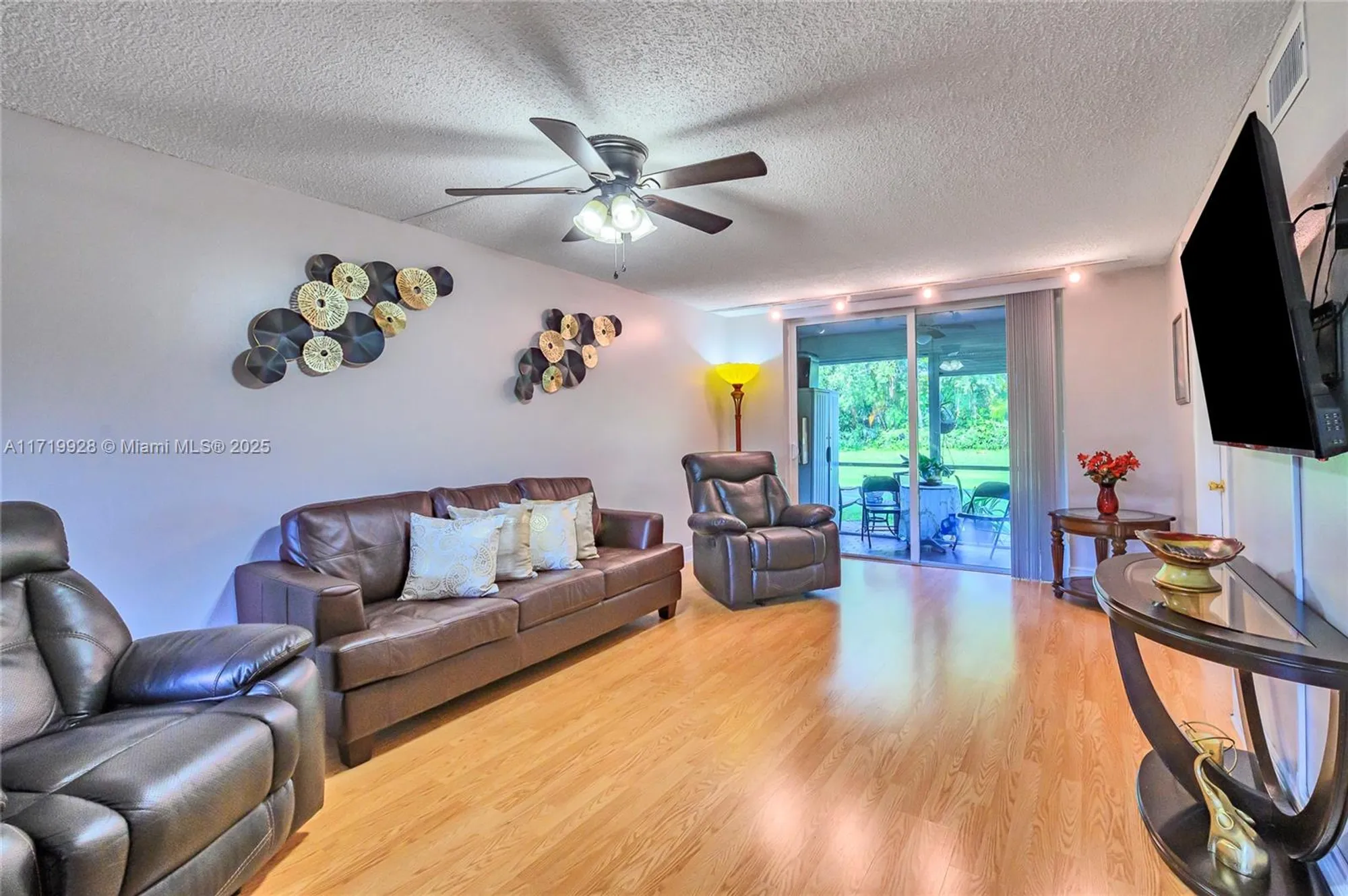 Property Slideshow image 9 of 29 | 300 s hollybrook dr 105, Pembroke Pines, FL, 33025