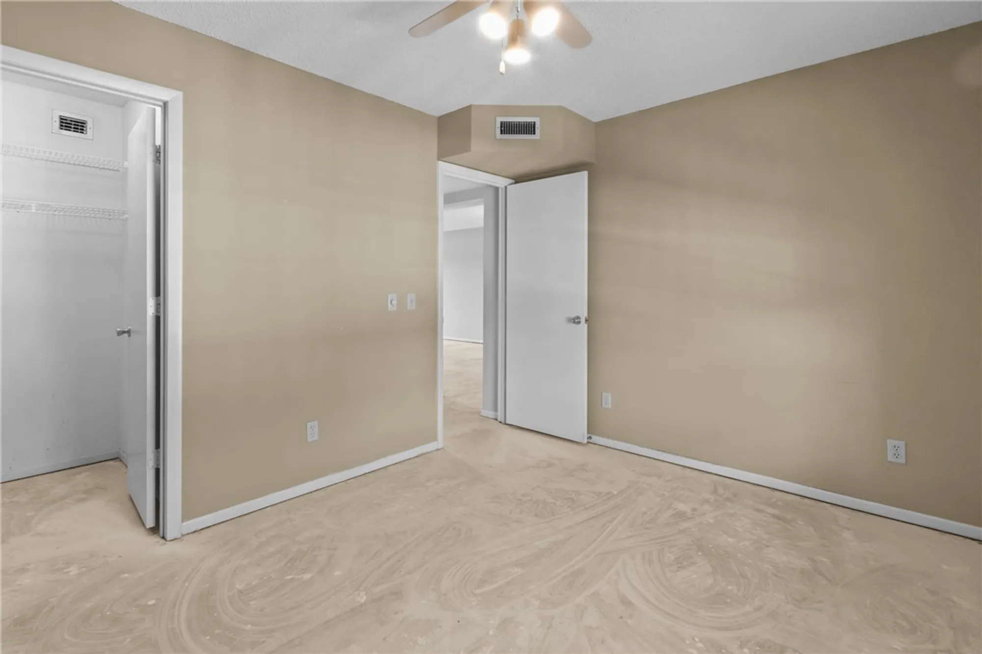 Property Slideshow image 16 of 32 | 35 plantation dr 205, Vero Beach, FL, 32966