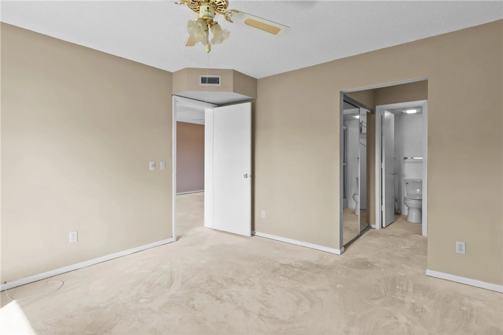 Property Slideshow image 10 of 32 | 35 plantation dr 205, Vero Beach, FL, 32966