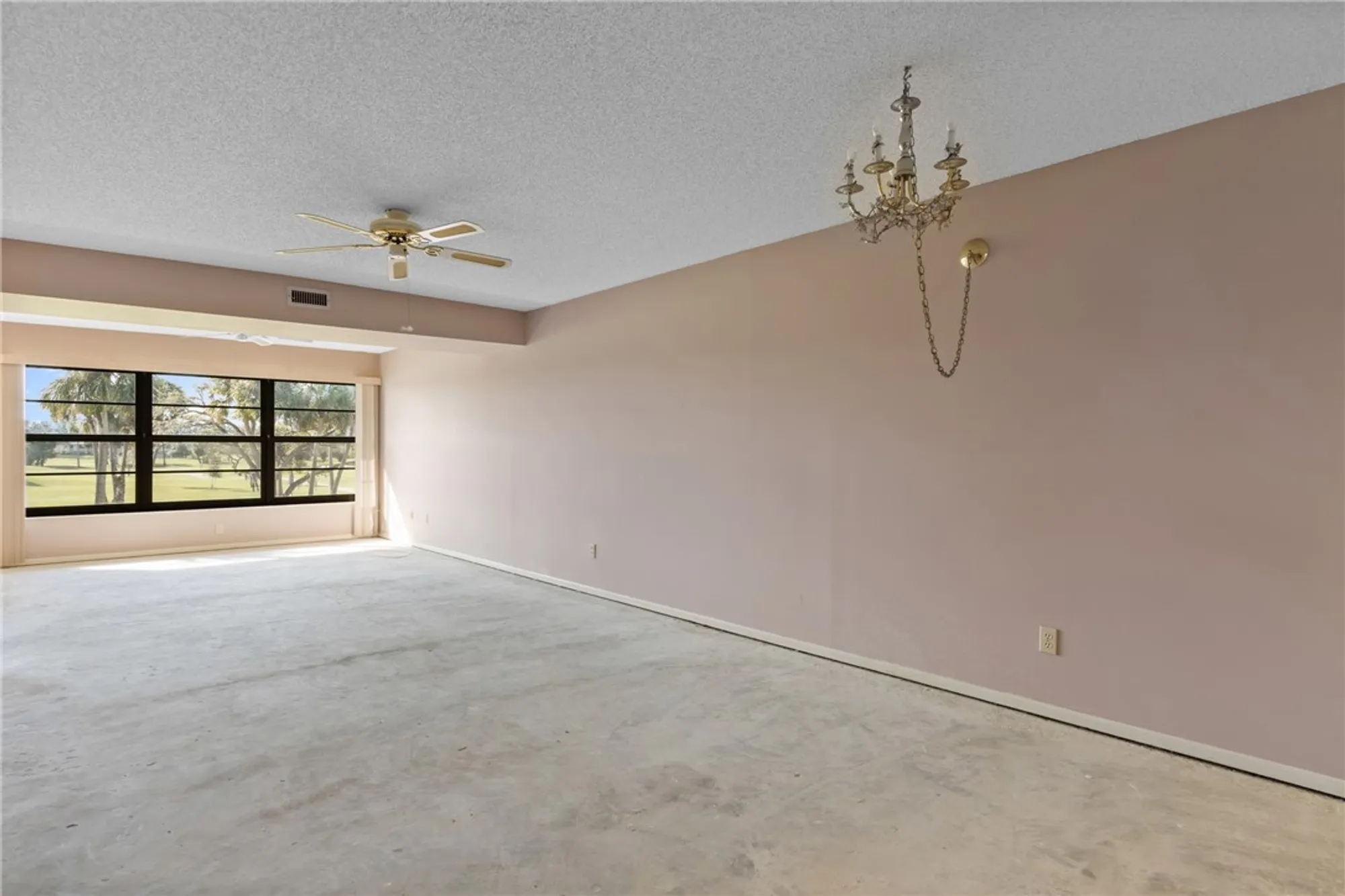 Property Slideshow image 8 of 32 | 35 plantation dr 205, Vero Beach, FL, 32966