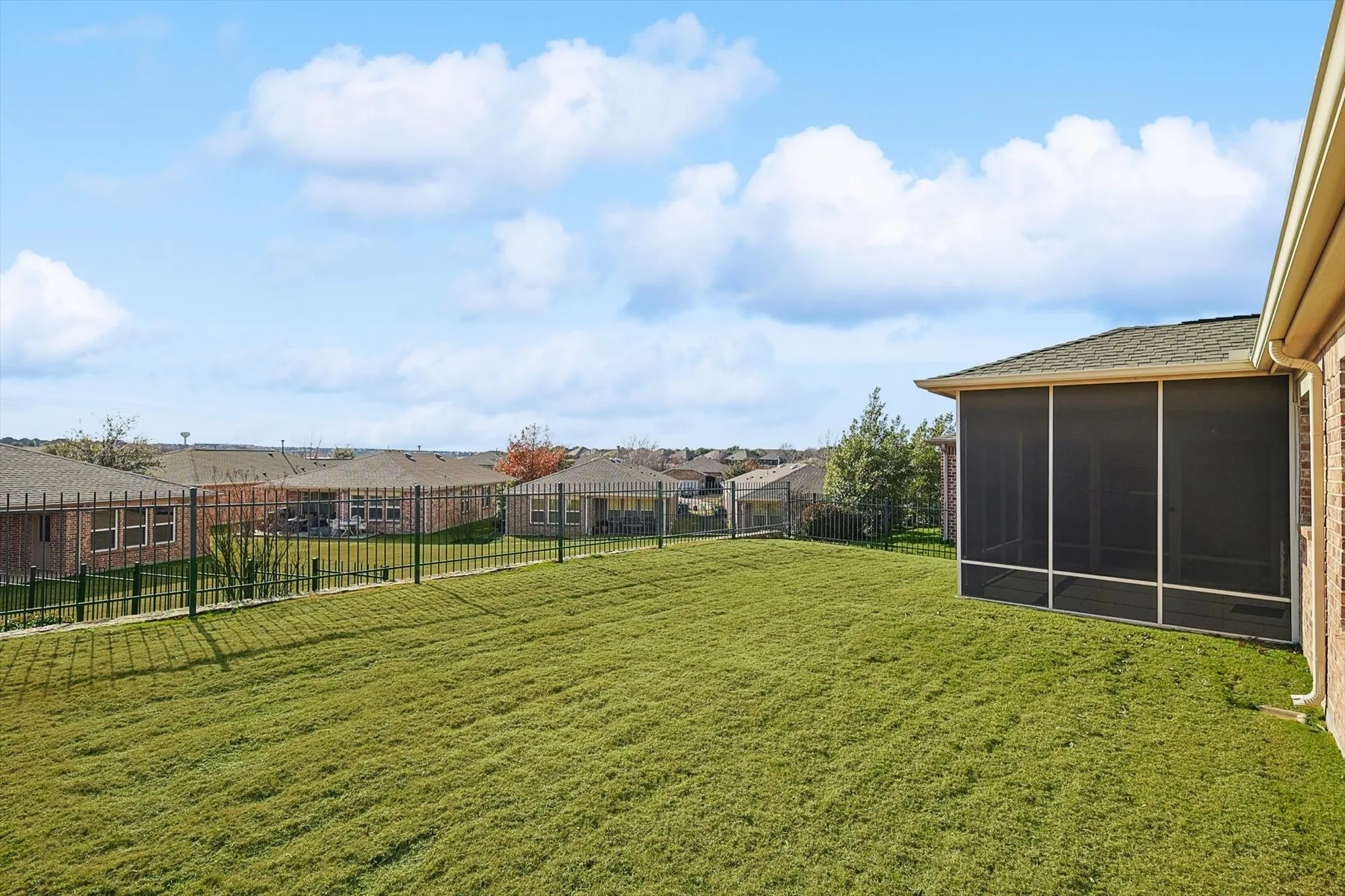 Property Slideshow image 25 of 39 | 289 mariposa ln, Frisco, TX, 75036