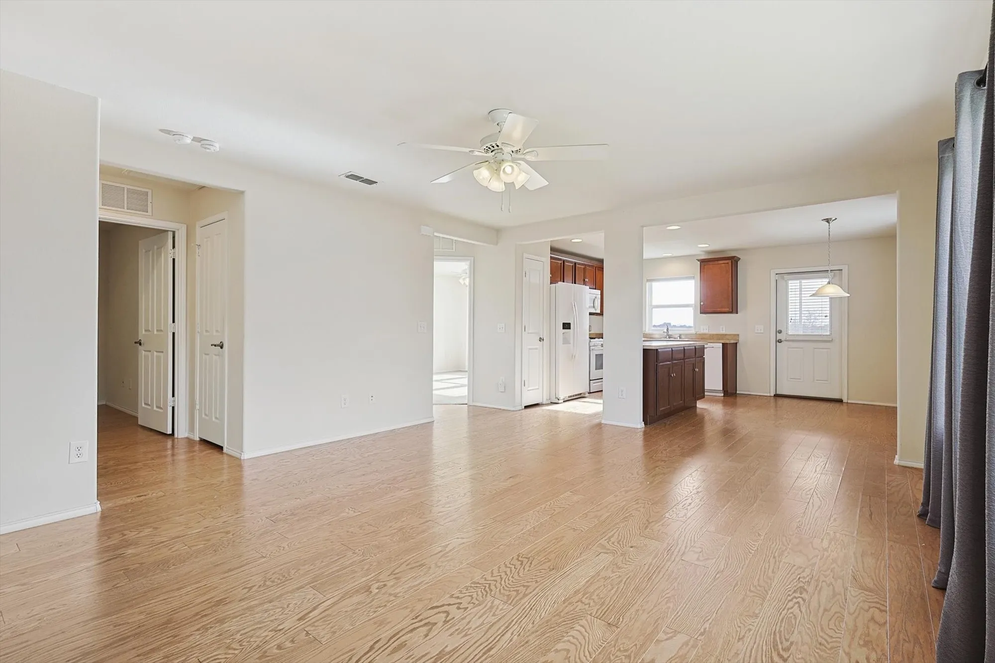 Property Slideshow image 4 of 39 | 289 mariposa ln, Frisco, TX, 75036