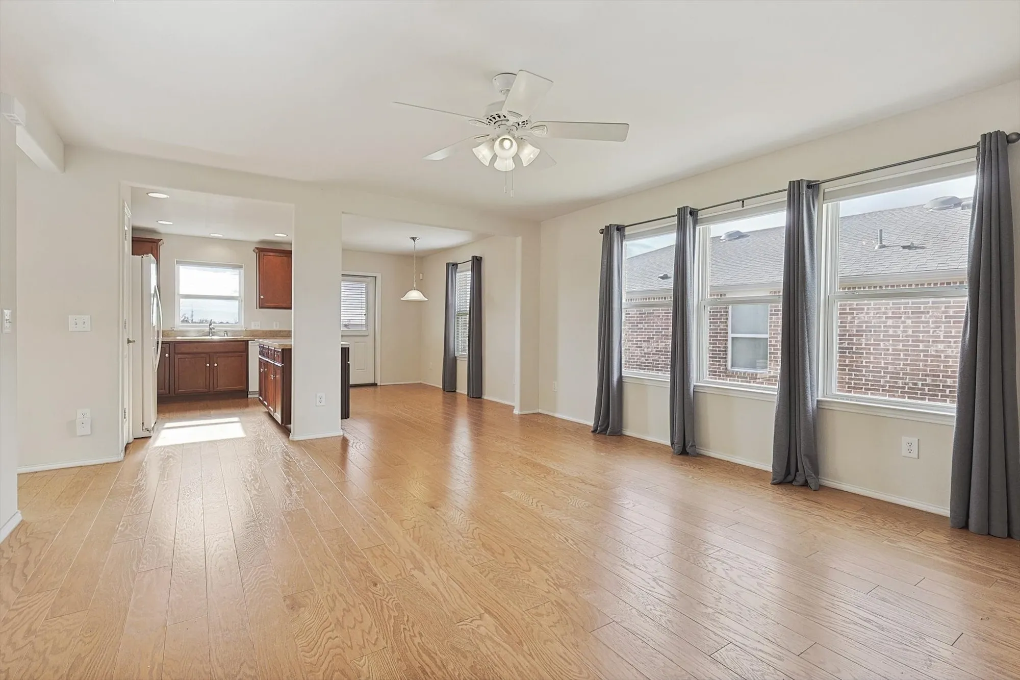 Property Slideshow image 7 of 39 | 289 mariposa ln, Frisco, TX, 75036