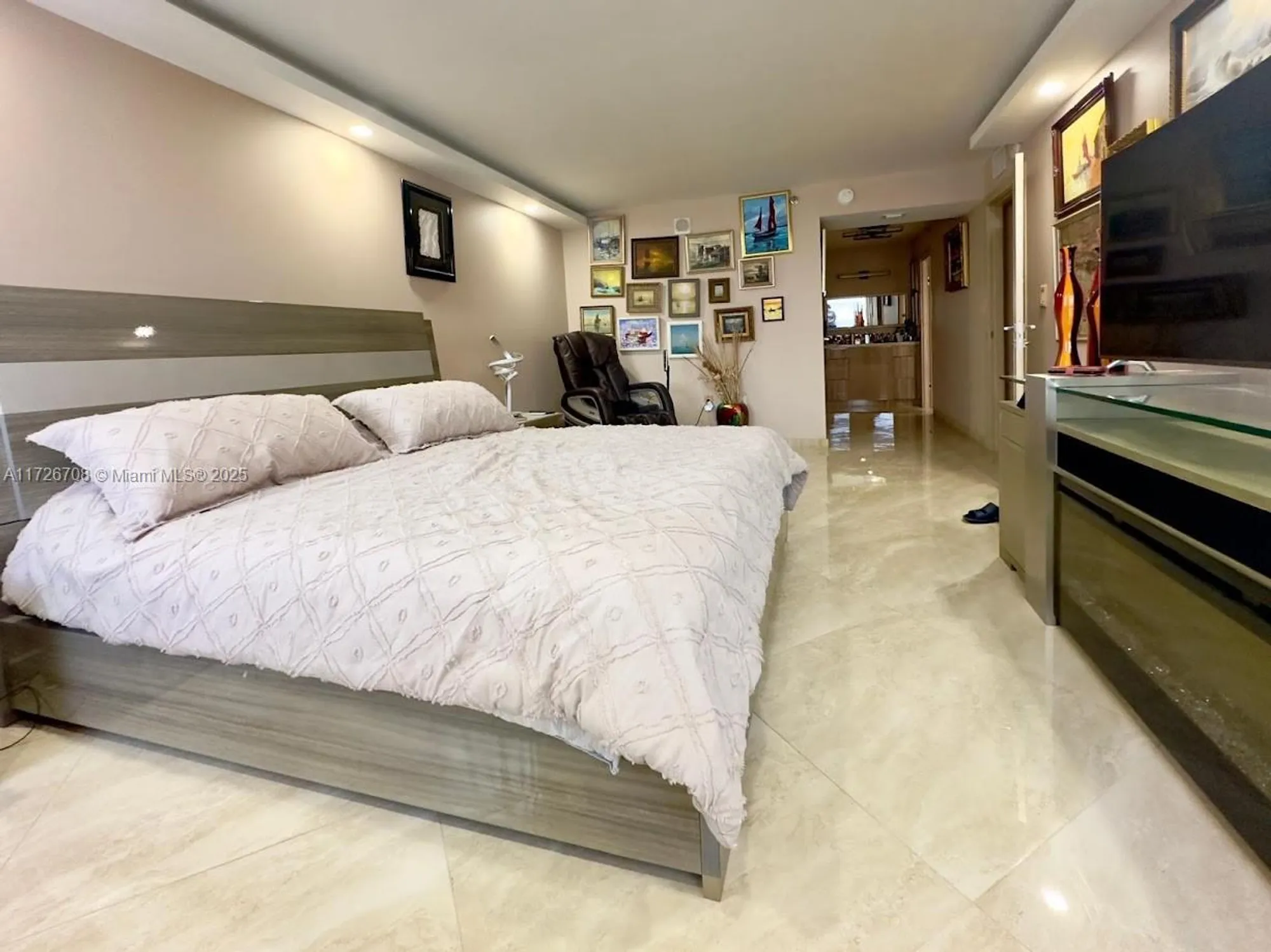 Property Slideshow image 12 of 23 | 1201 s ocean dr 2202s, Hollywood, FL, 33019