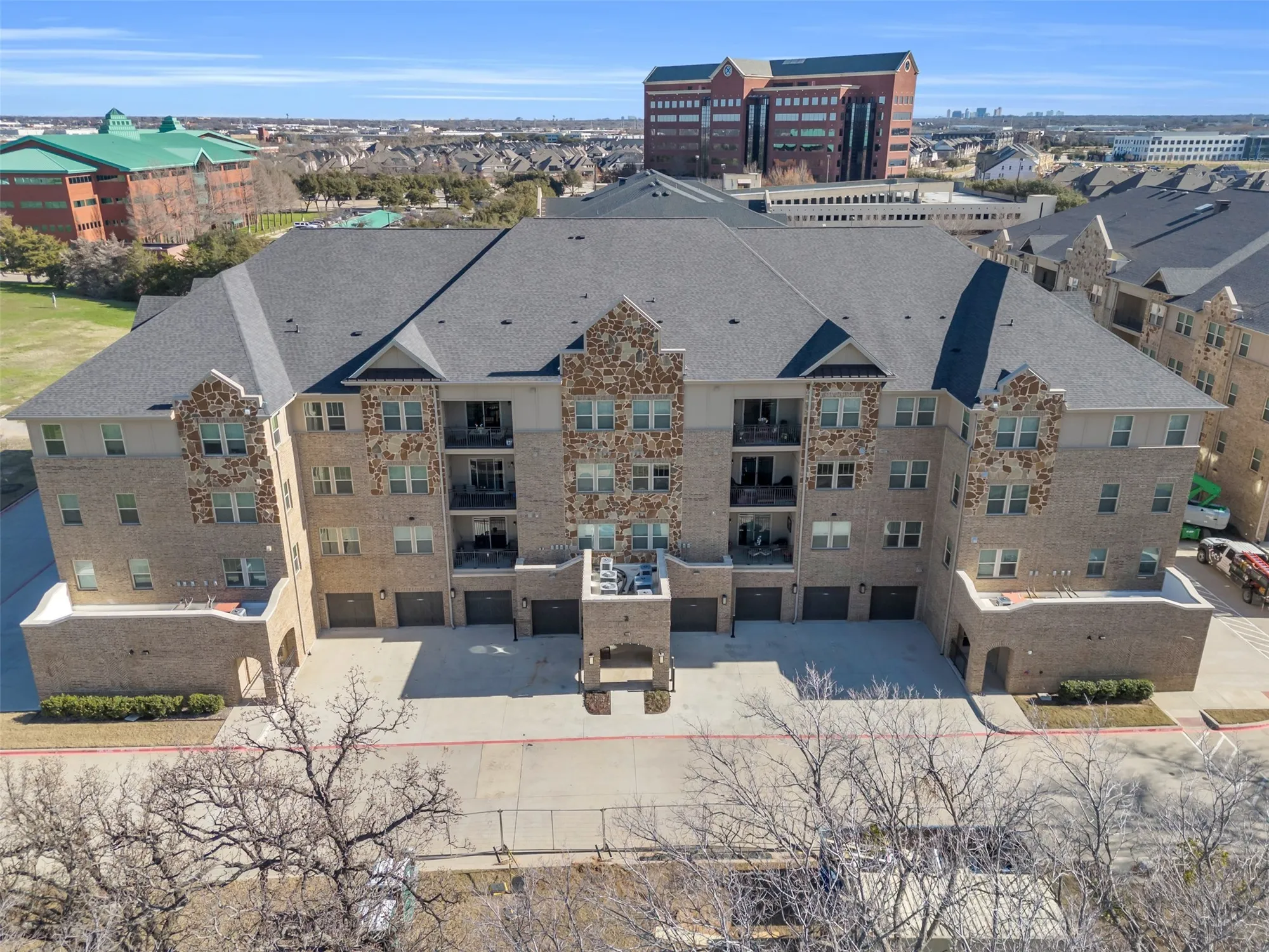 Property Slideshow image 4 of 34 | 1735 wittington pl apt 2302, Farmers Branch, TX, 75234