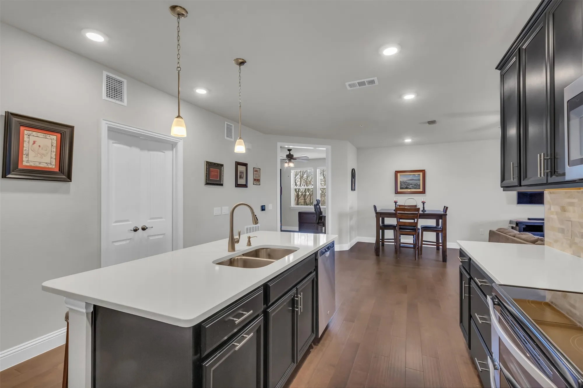 Property Slideshow image 8 of 34 | 1735 wittington pl apt 2302, Farmers Branch, TX, 75234