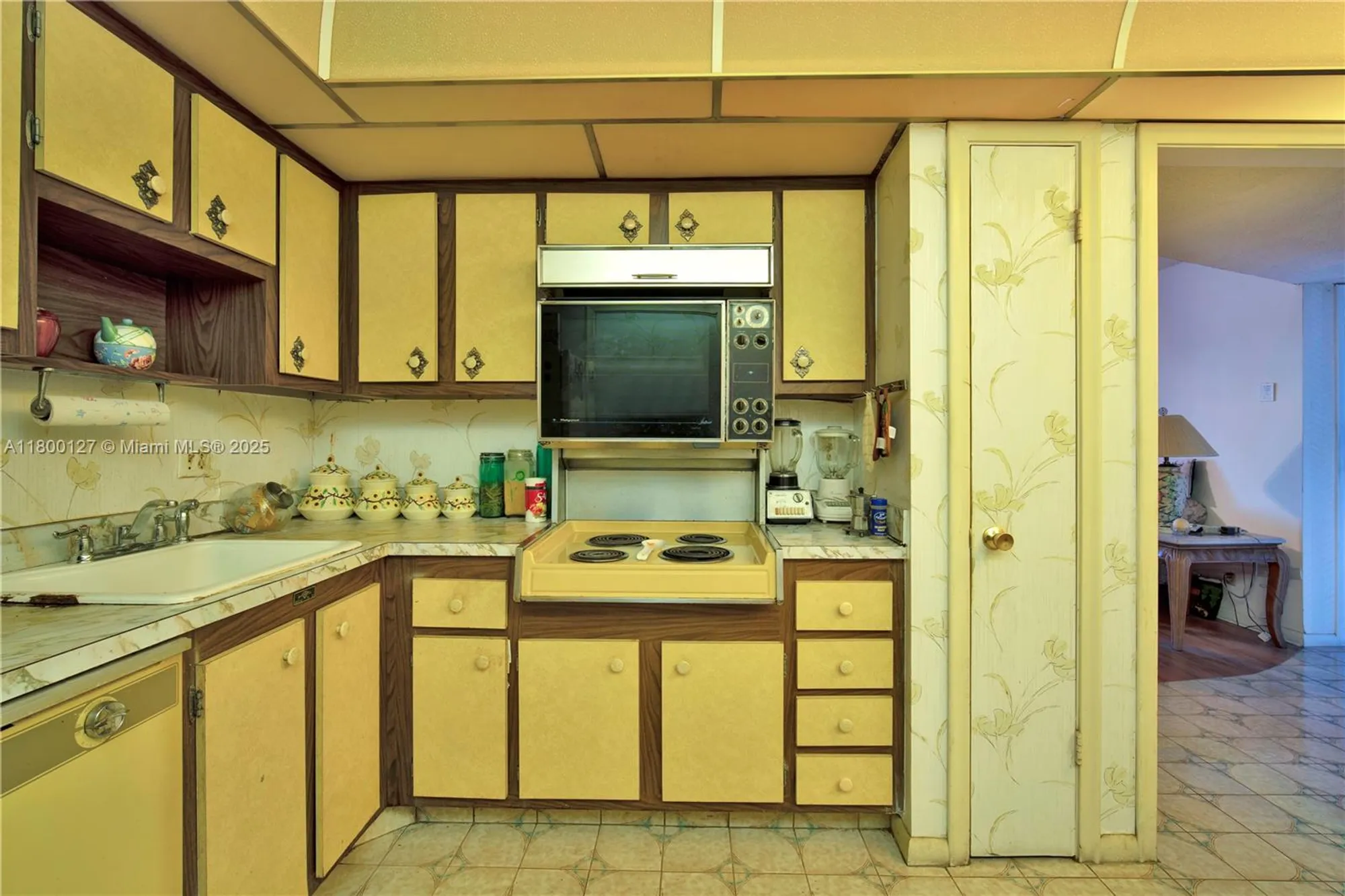 Property Slideshow image 10 of 27 | 4750 nw 22nd ct 518, Lauderhill, FL, 33313