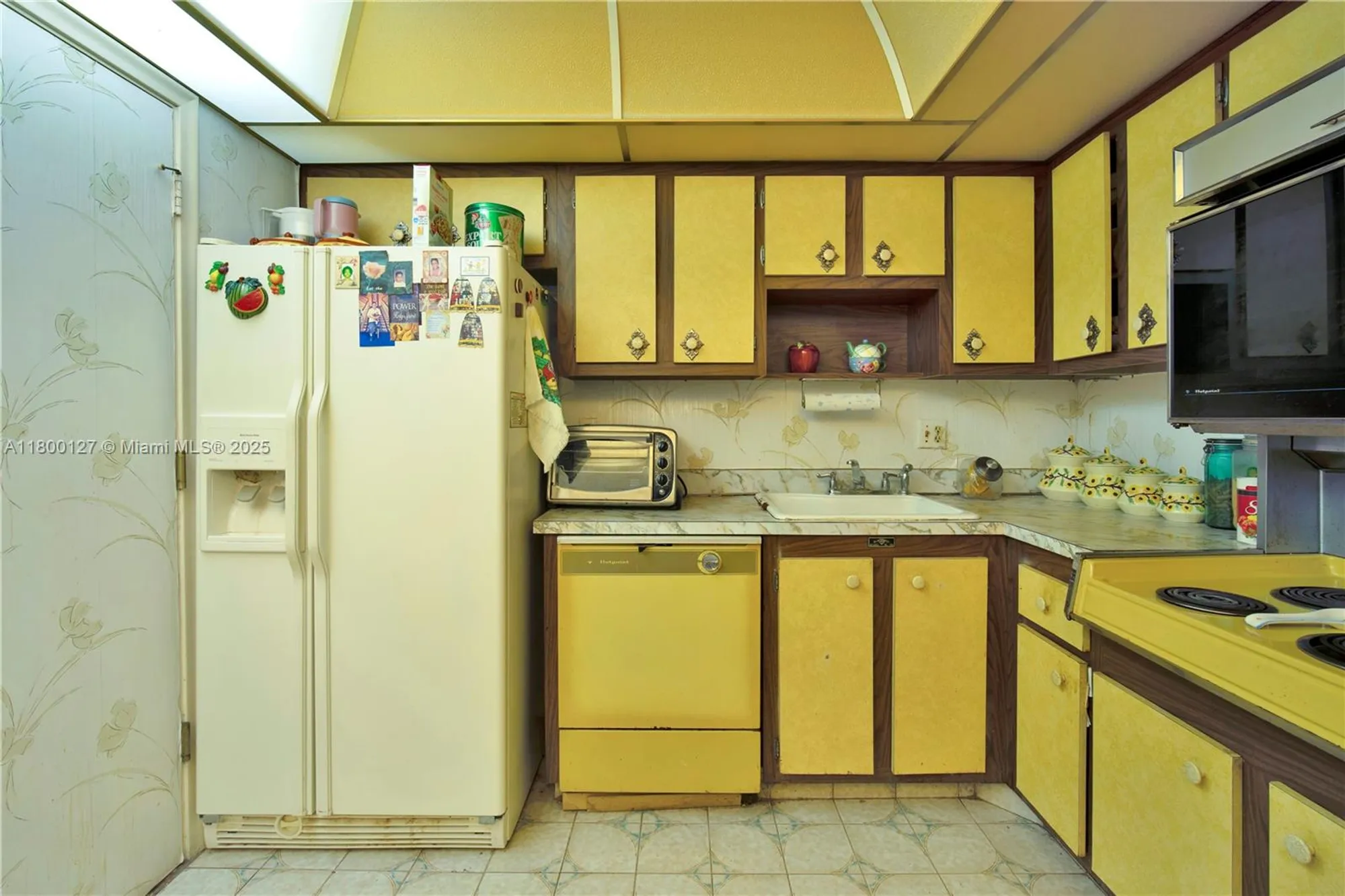 Property Slideshow image 9 of 27 | 4750 nw 22nd ct 518, Lauderhill, FL, 33313