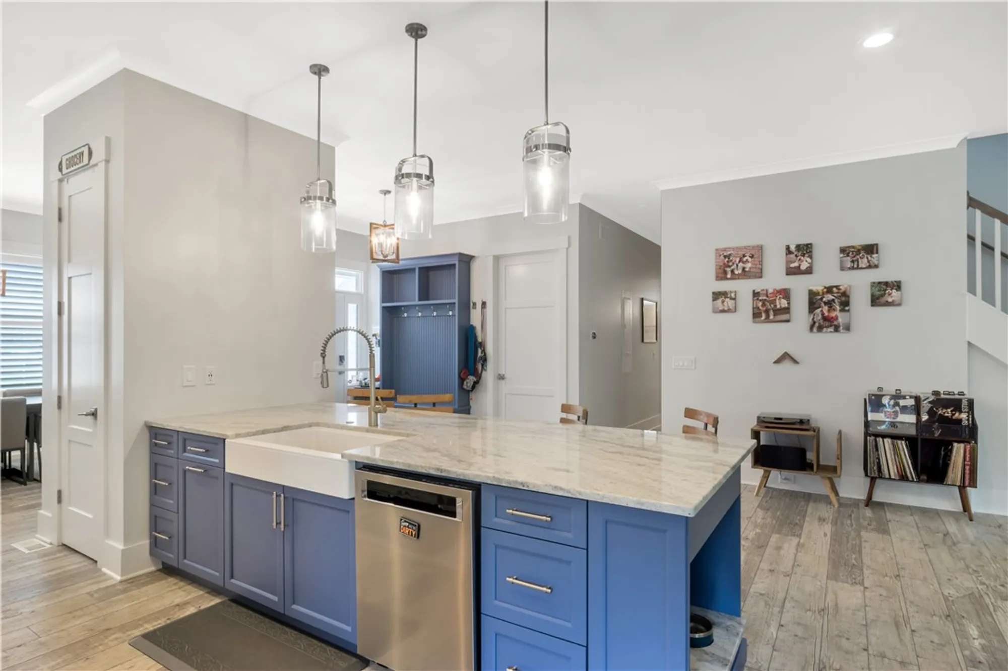 Property Slideshow image 12 of 45 | 6063 settlers market blvd, Williamsburg, VA, 23188