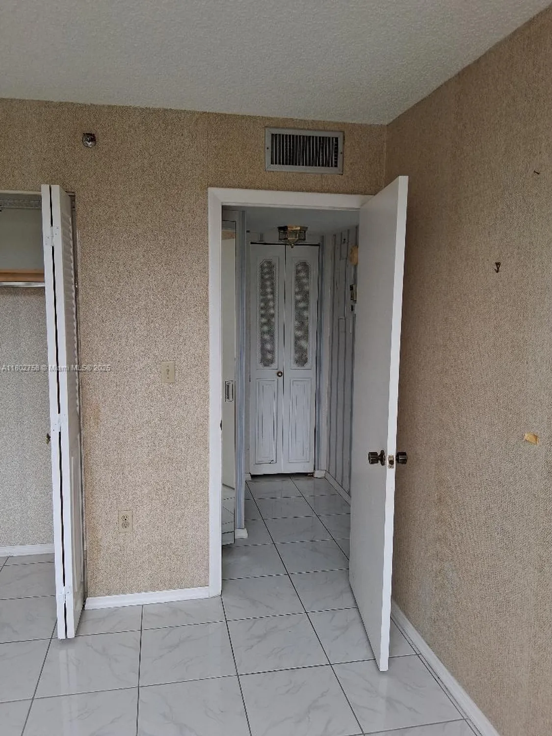 Property Slideshow image 16 of 30 | 1300 saint charles pl apt 302, Pembroke Pines, FL, 33026